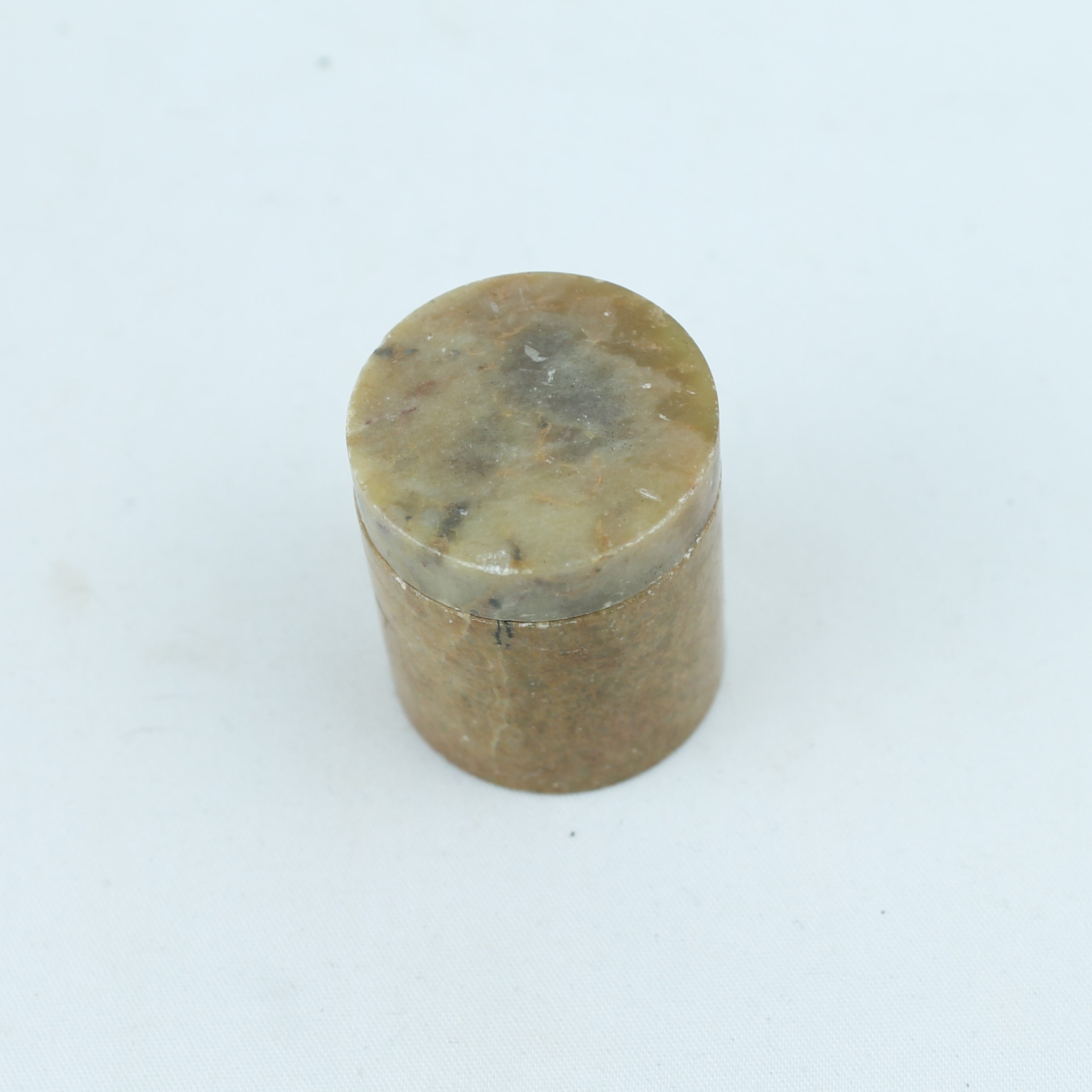 Spekstenen Doosje met Deksel – Klein Handgedraaid Snuifdoosje – ca. 1900