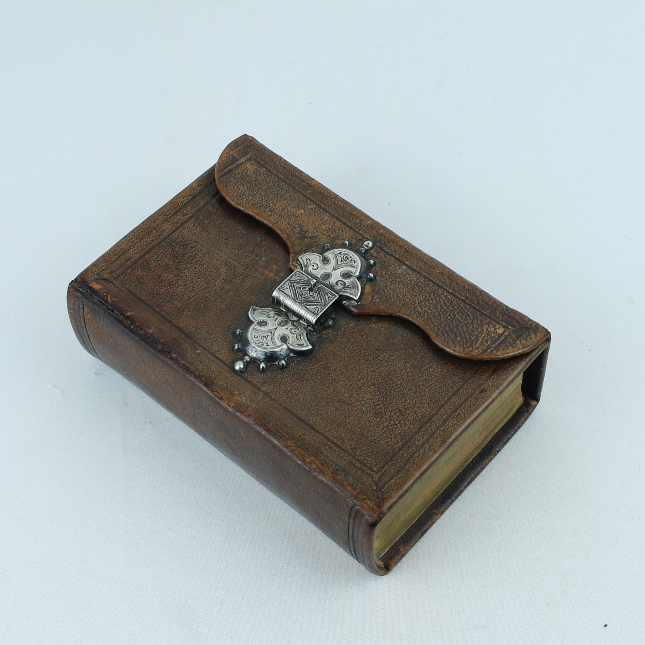 Nieuw Testament (Statenvertaling) - Zakbijbeltje met Sluiting - Haarlem 1885