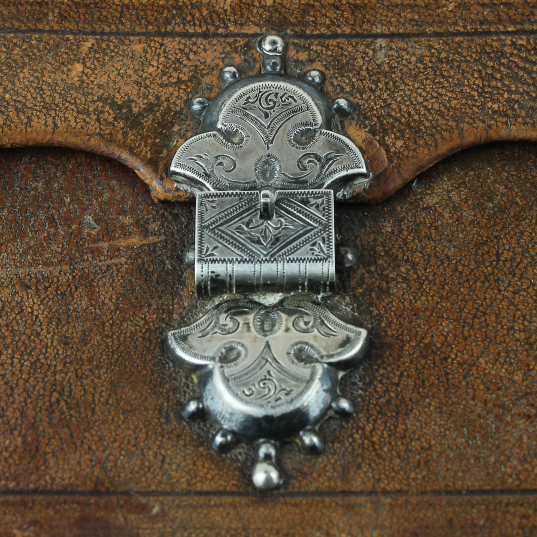 Nieuw Testament (Statenvertaling) - Zakbijbeltje met Sluiting - Haarlem 1885