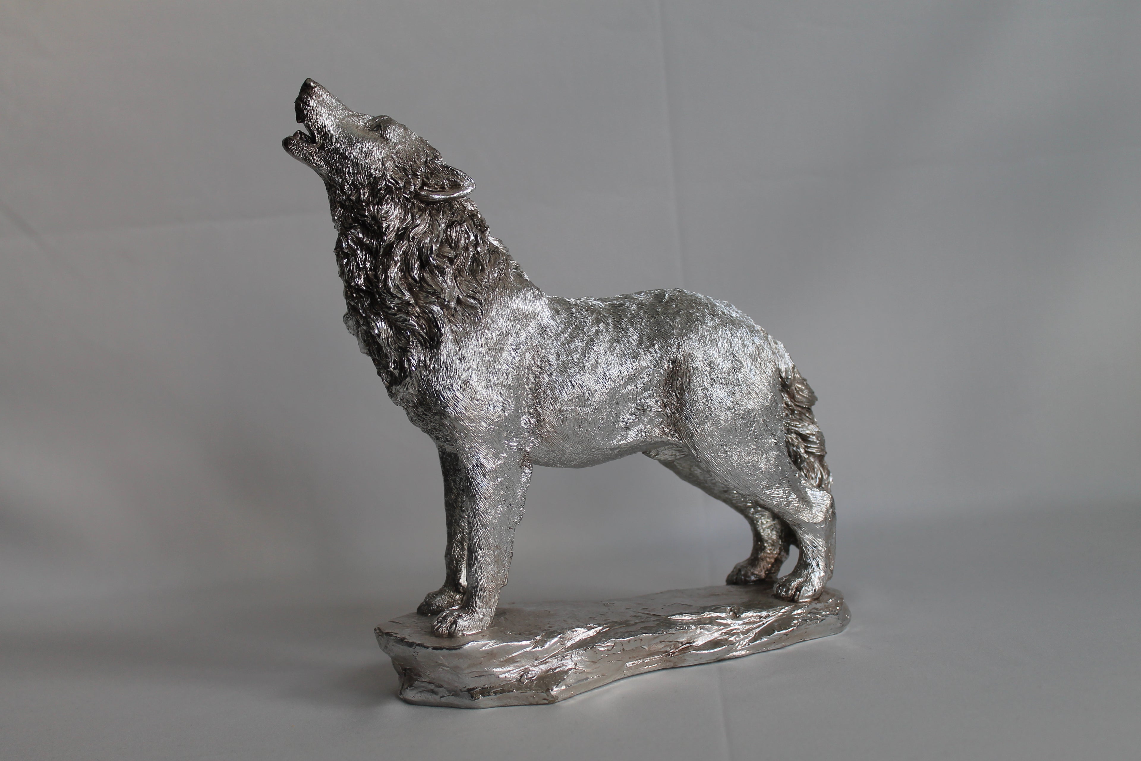 Howling Wolf | Light metal figurine