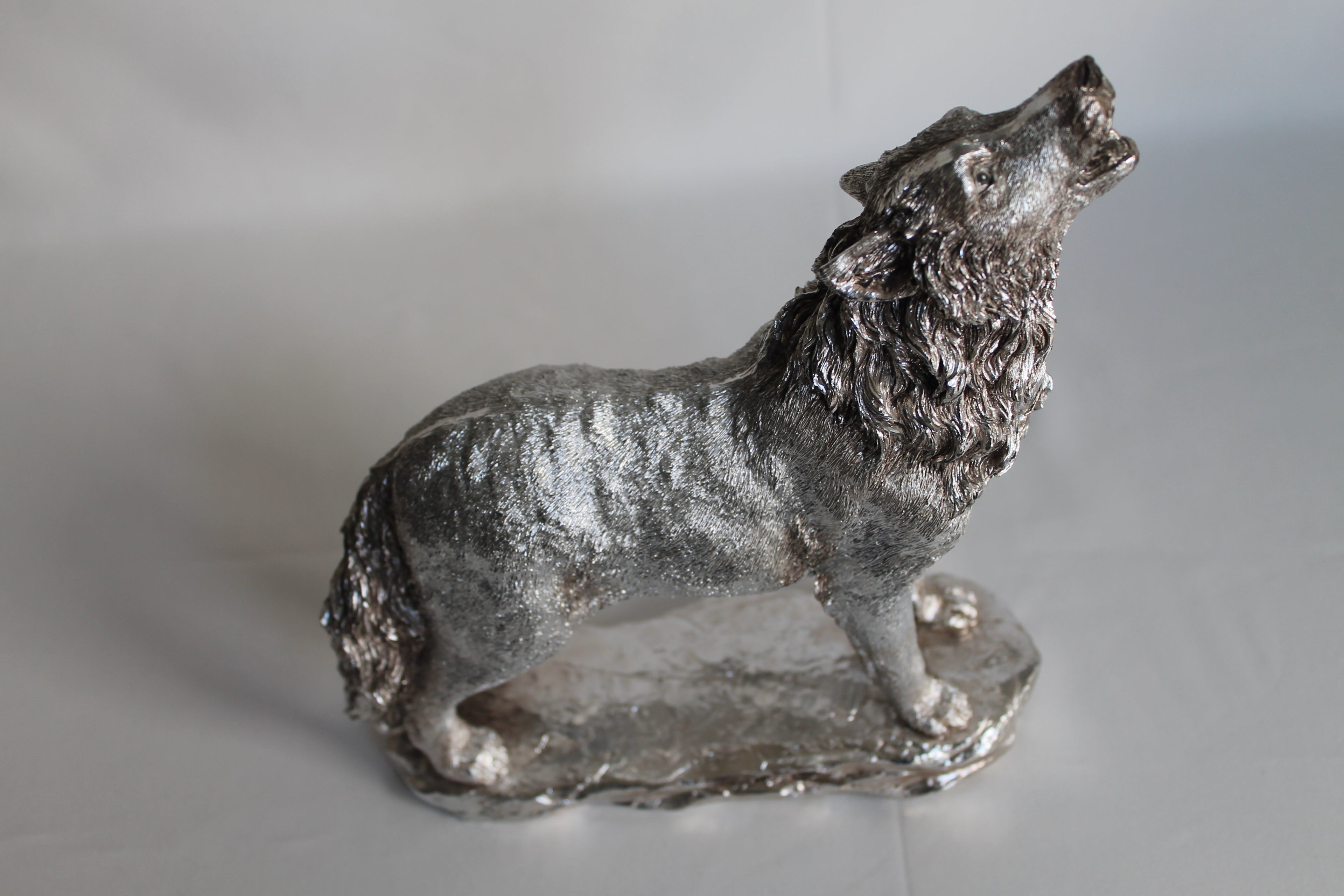 Howling Wolf | Sculpture en métal léger