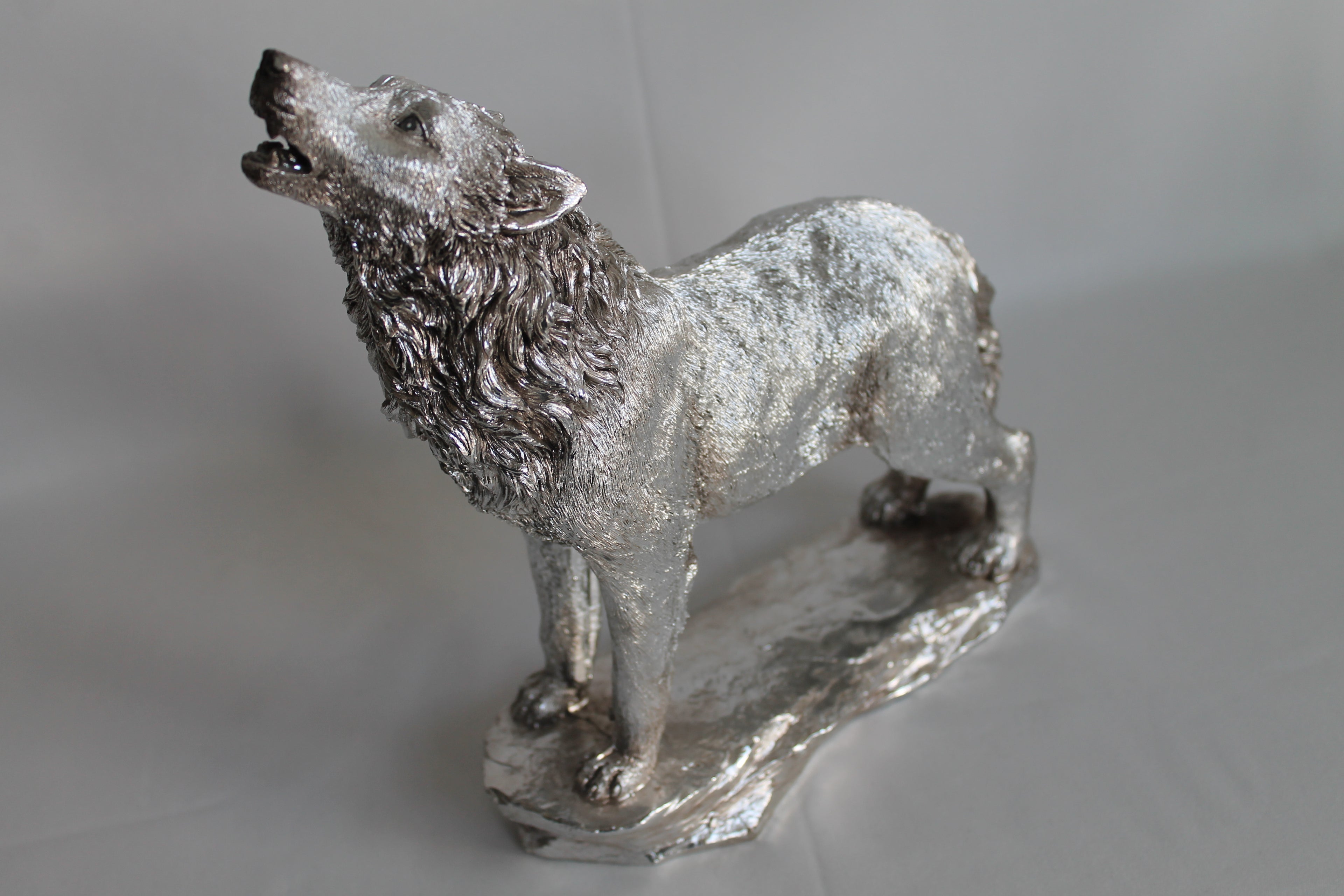 Howling Wolf | Sculpture en métal léger