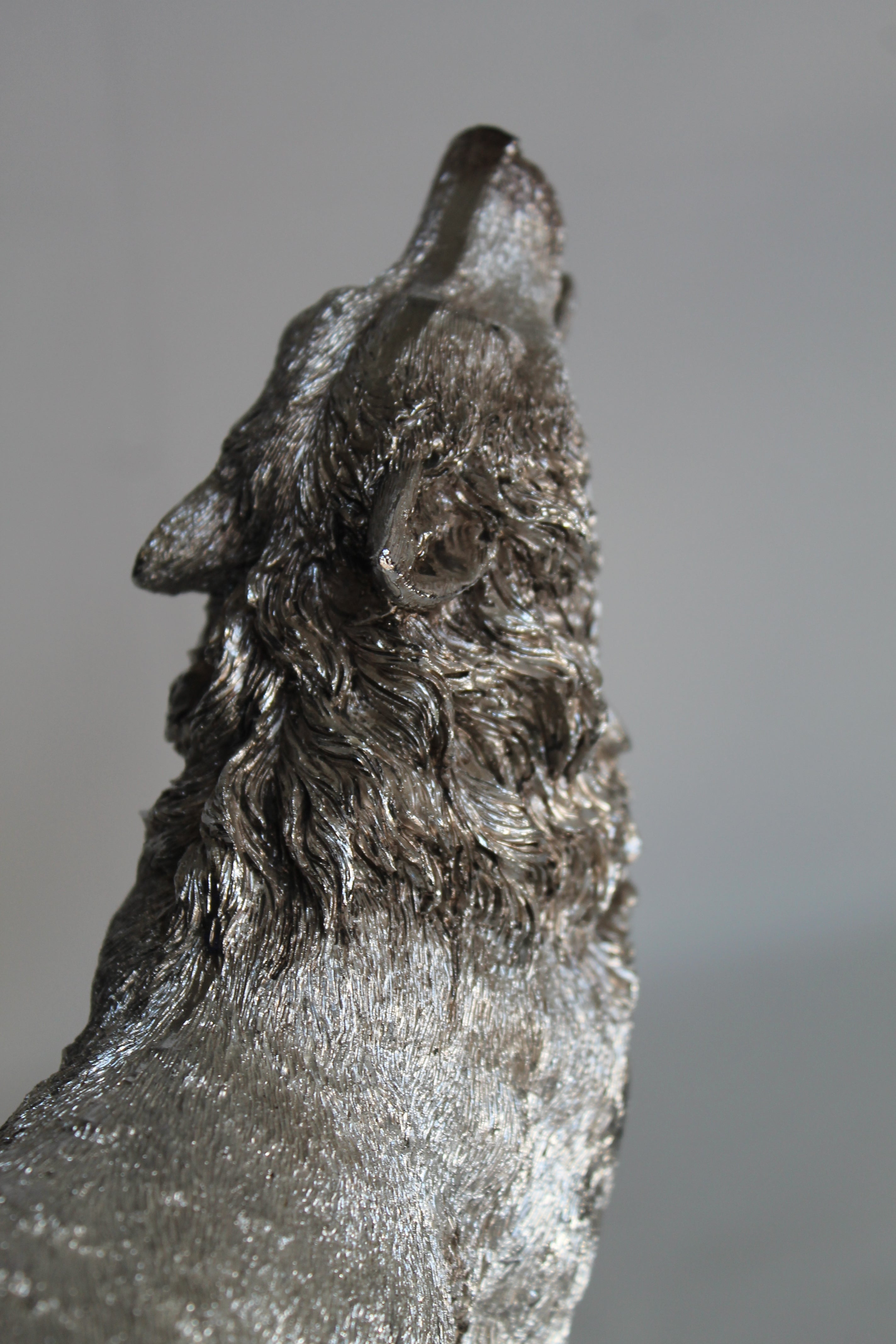Howling Wolf | Sculpture en métal léger