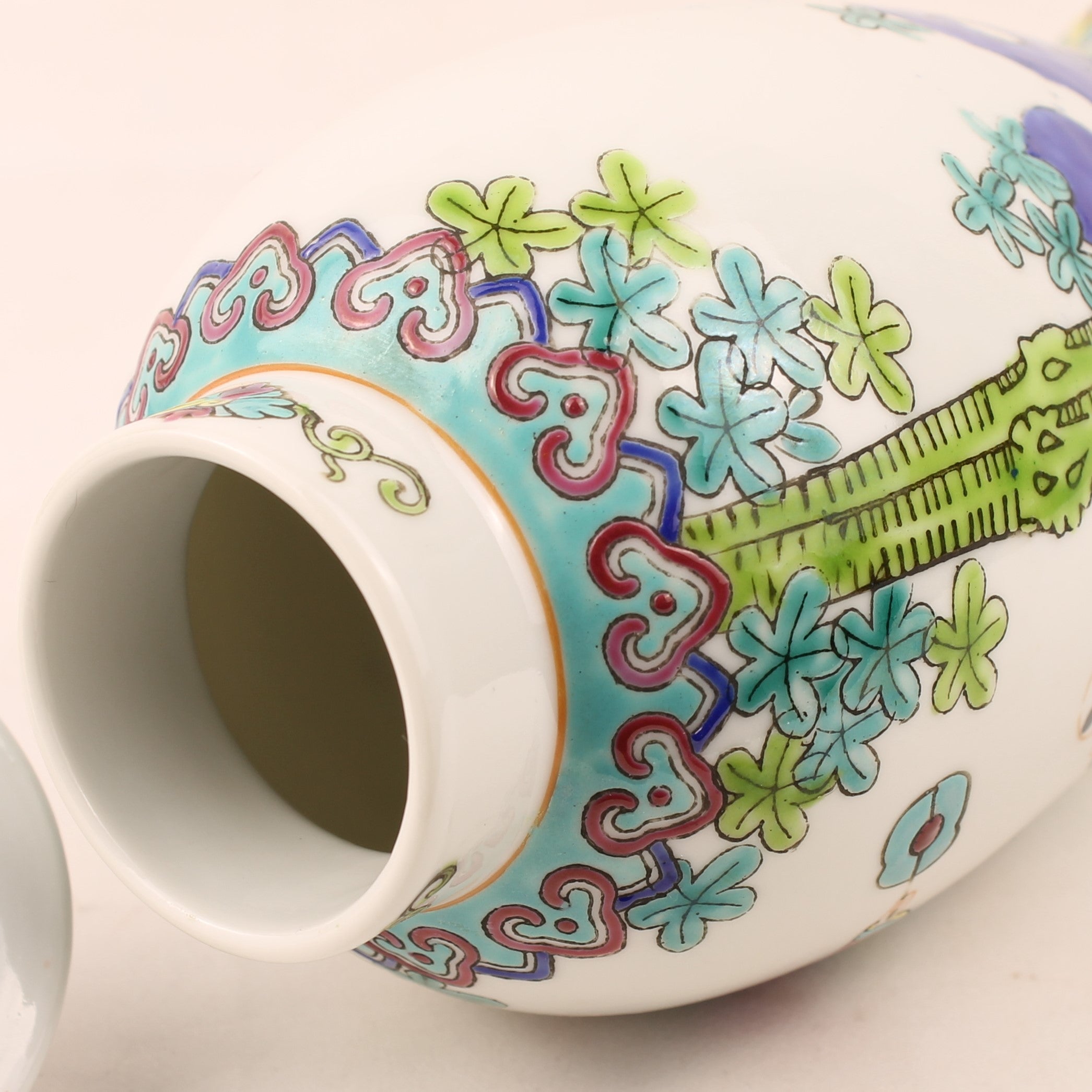 Chinese Jingdezhen Porseleinen Dekselvaas met Figuren – Handbeschilderd Vintage Porselein (26 cm)
