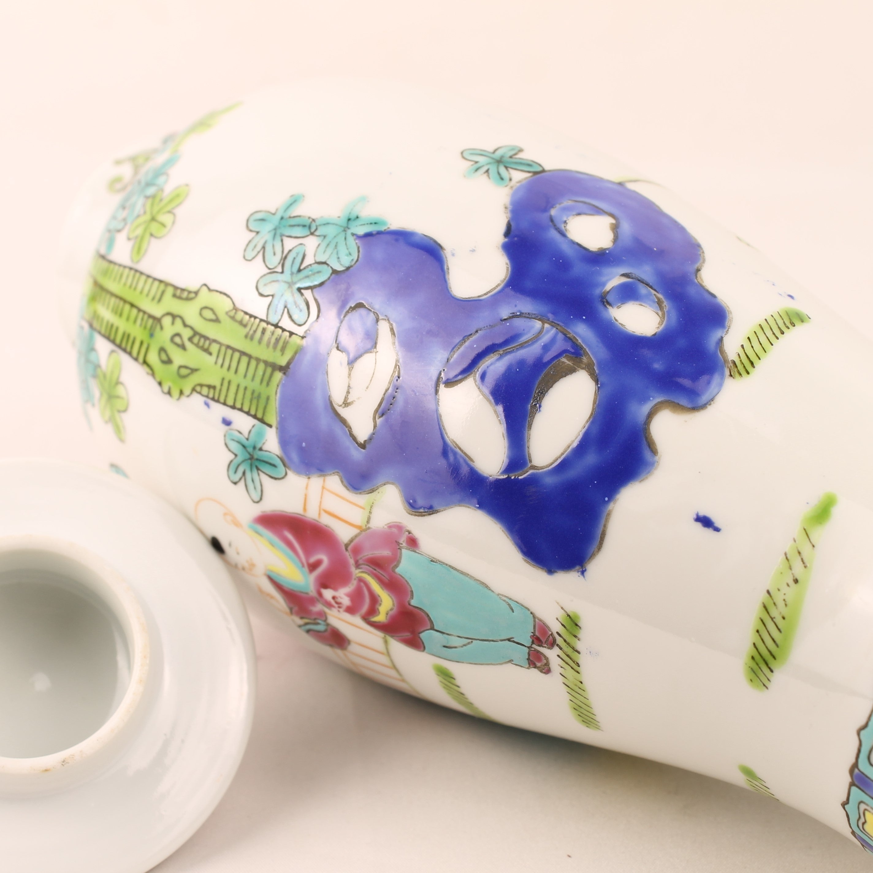 Chinese Jingdezhen Porseleinen Dekselvaas met Figuren – Handbeschilderd Vintage Porselein (26 cm)