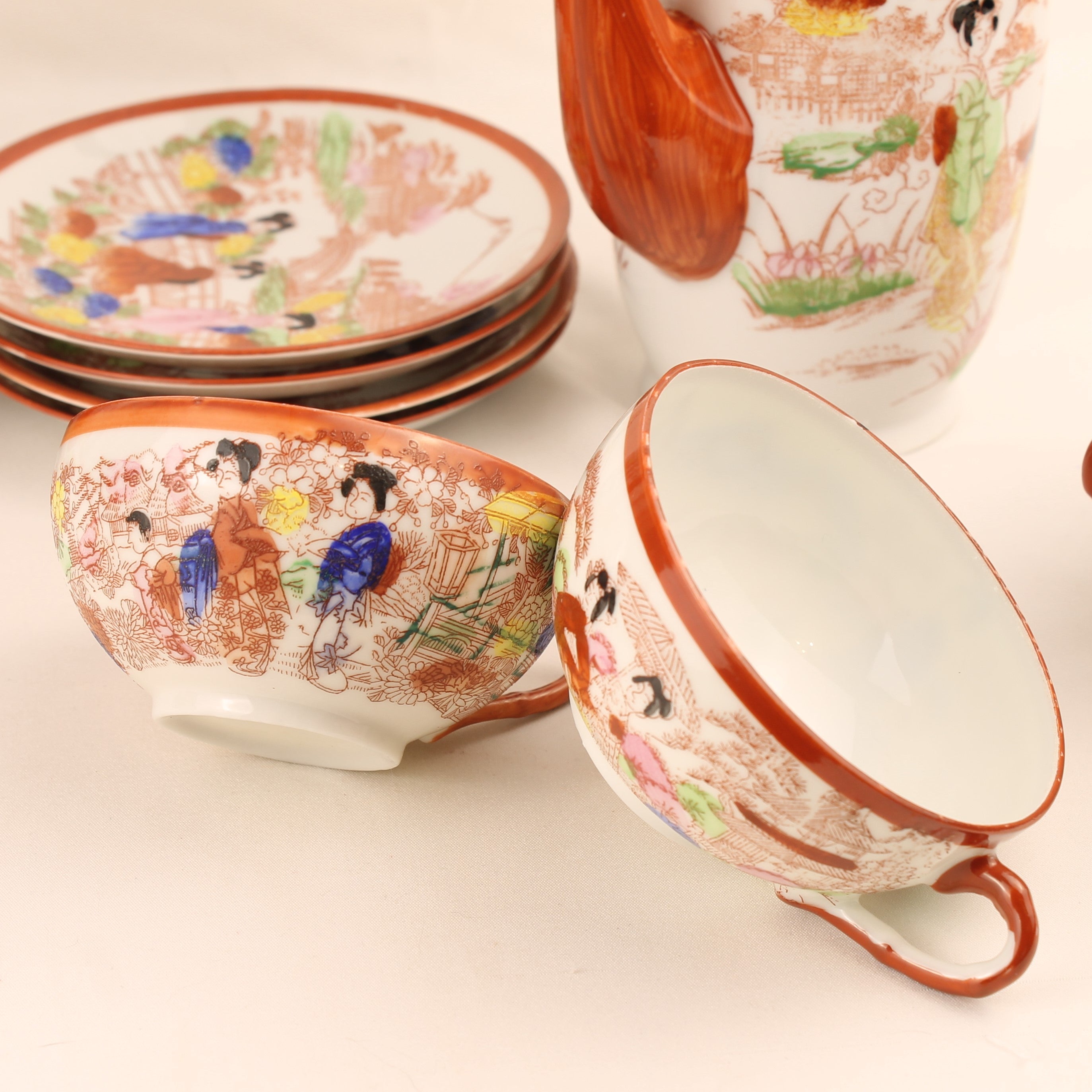 Japanse Geisha Theeset – 2 Theepotten – 4 Kop & Schotel – Made in Japan ca. 1950