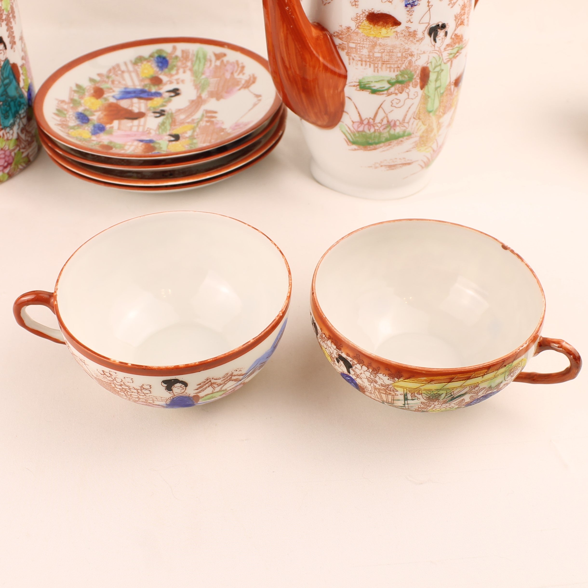 Japanse Geisha Theeset – 2 Theepotten – 4 Kop & Schotel – Made in Japan ca. 1950