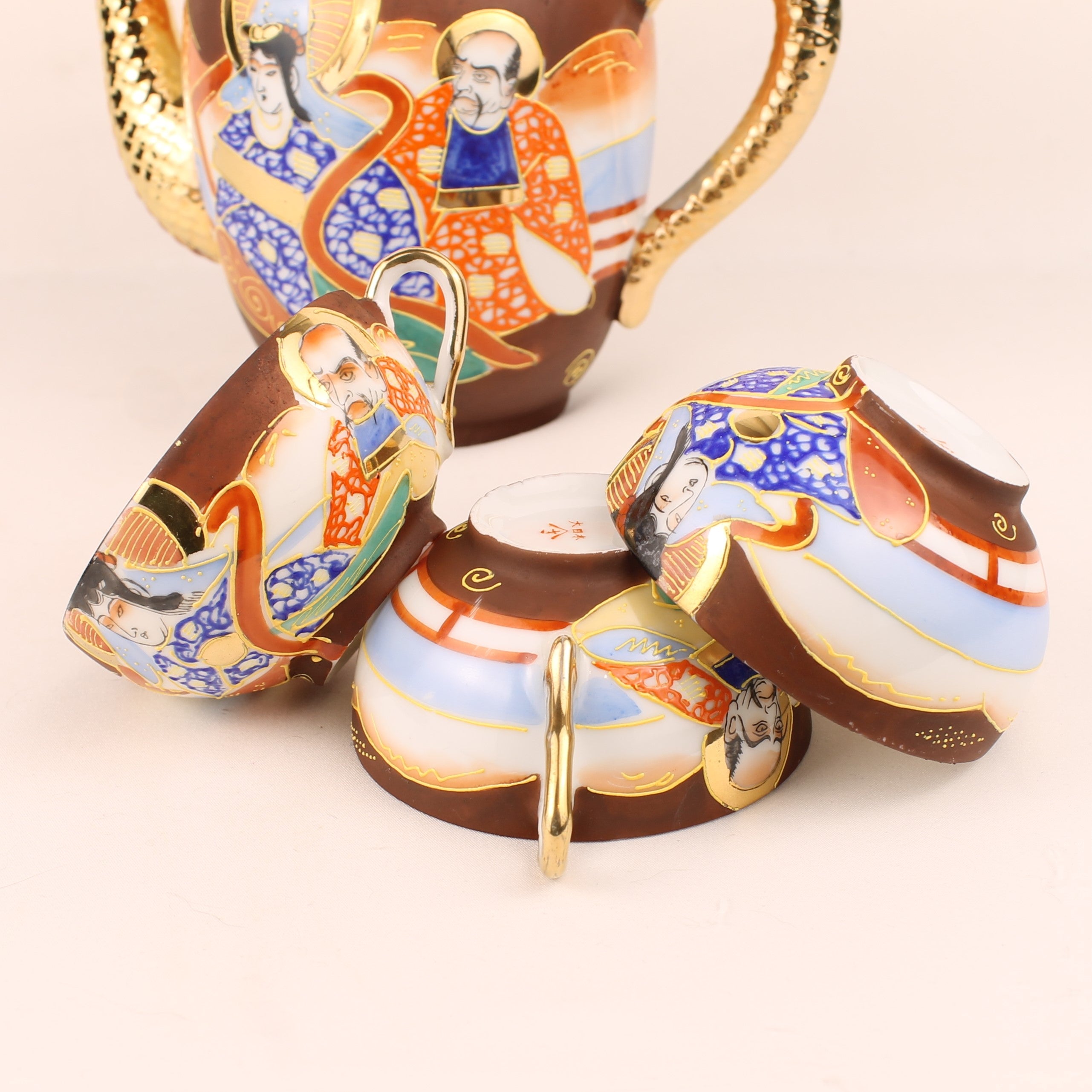 Japanse Satsuma Stijl Theeset met Draken Theepot – Eggshell Porselein & Moriage Decor – Showa Periode