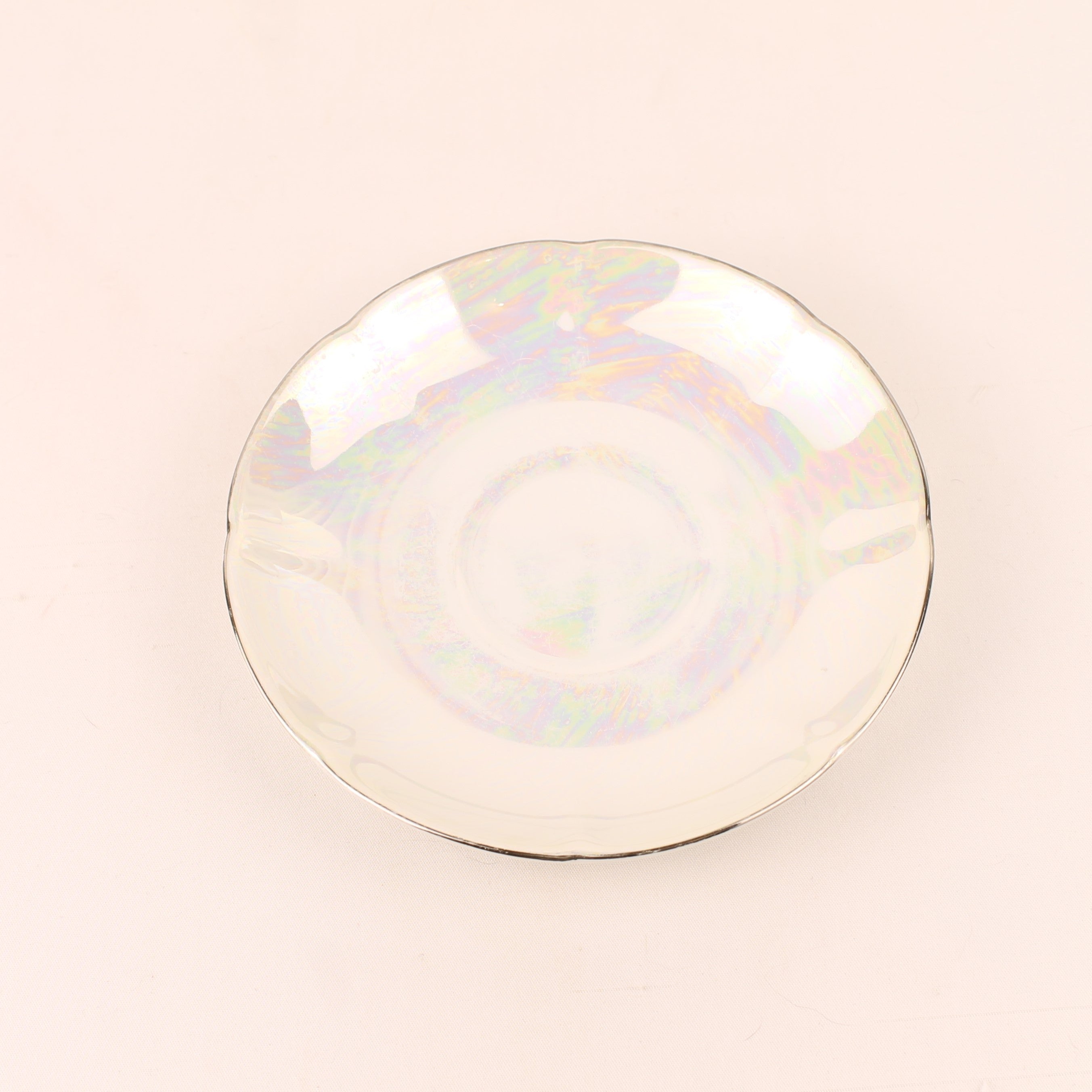 Schoteltje met Parelmoer Glazuur en Goudrand – Keramiek – 13 cm