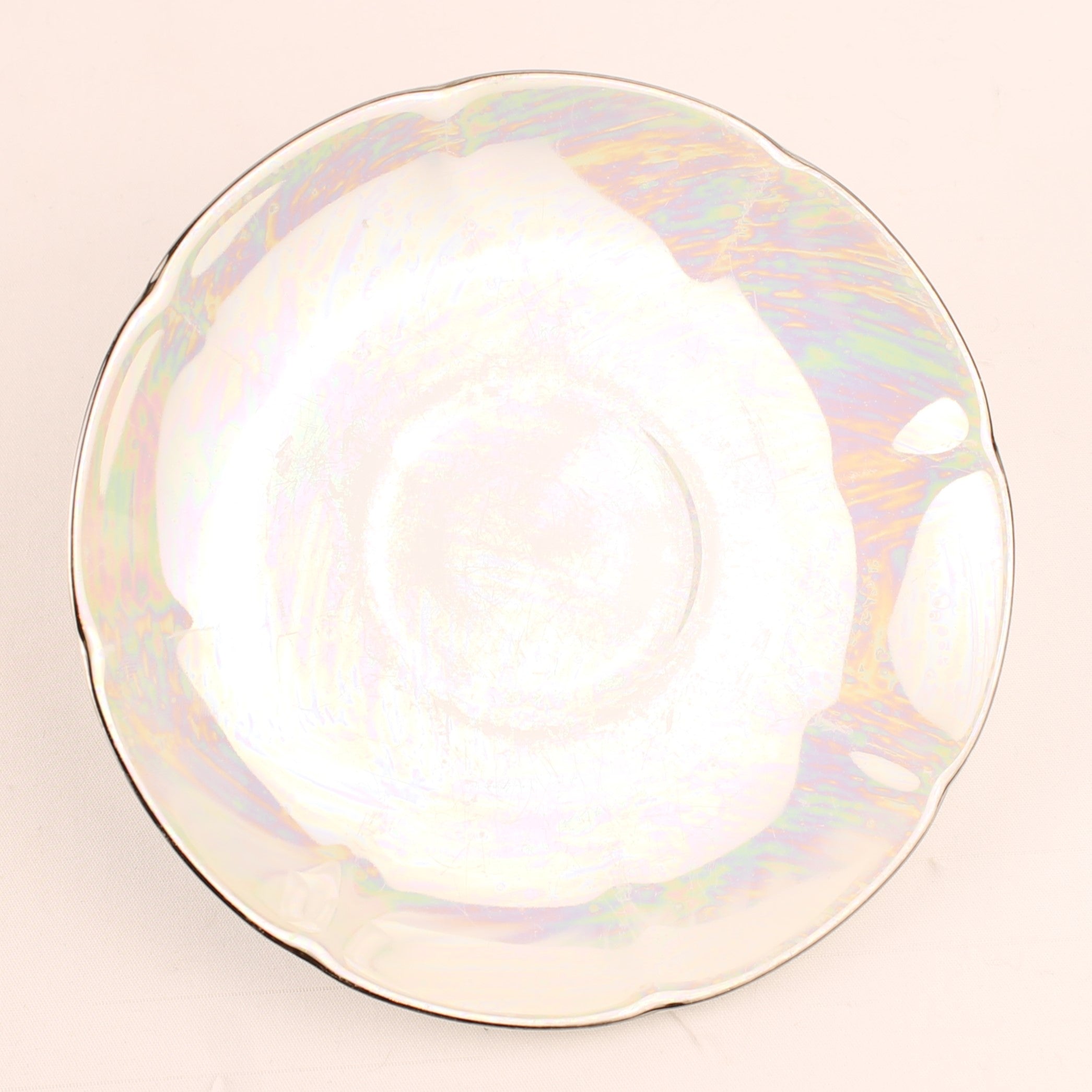 Schoteltje met Parelmoer Glazuur en Goudrand – Keramiek – 13 cm