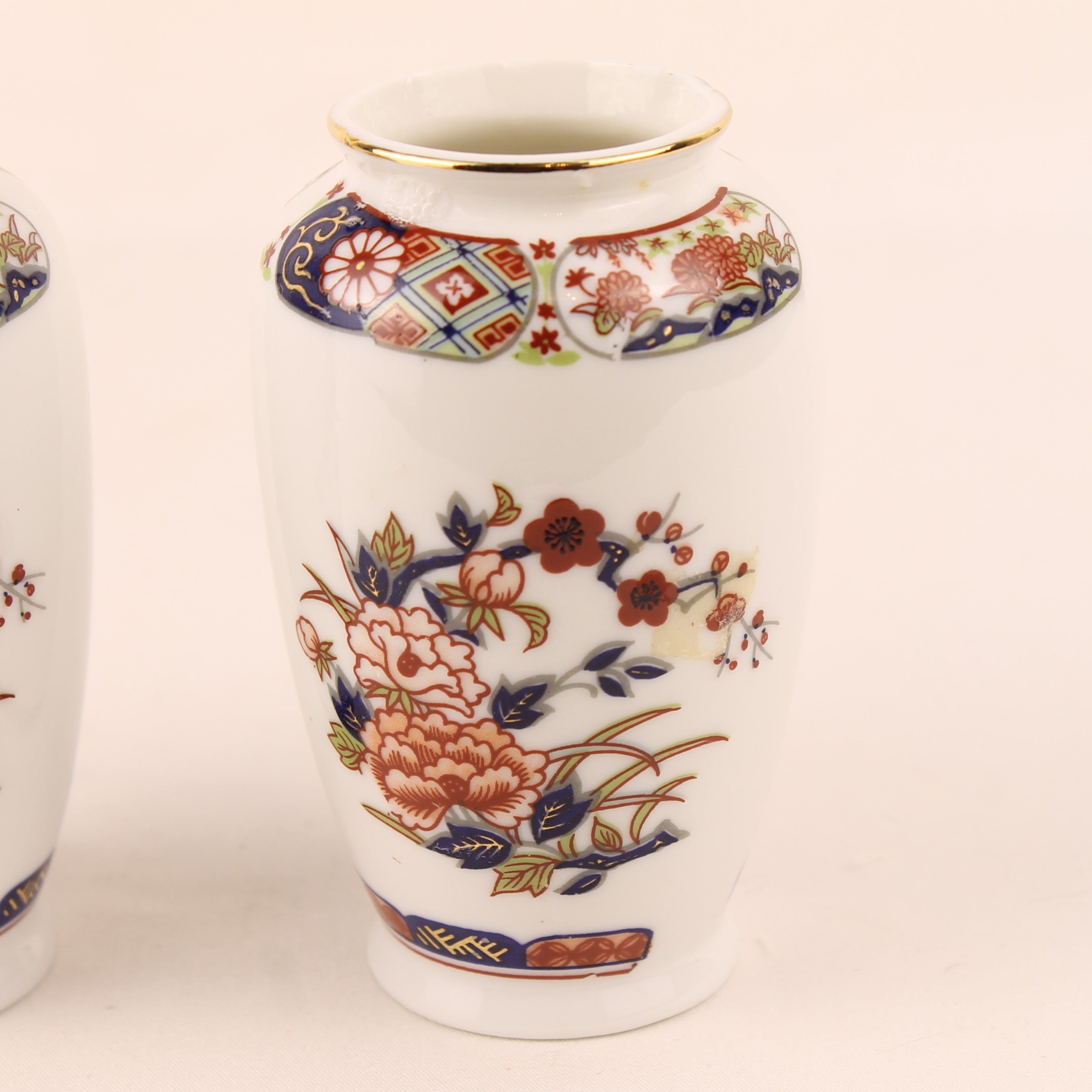 Imari Stijl Vaasjes (2) – Vintage Porselein met Bloemendecor