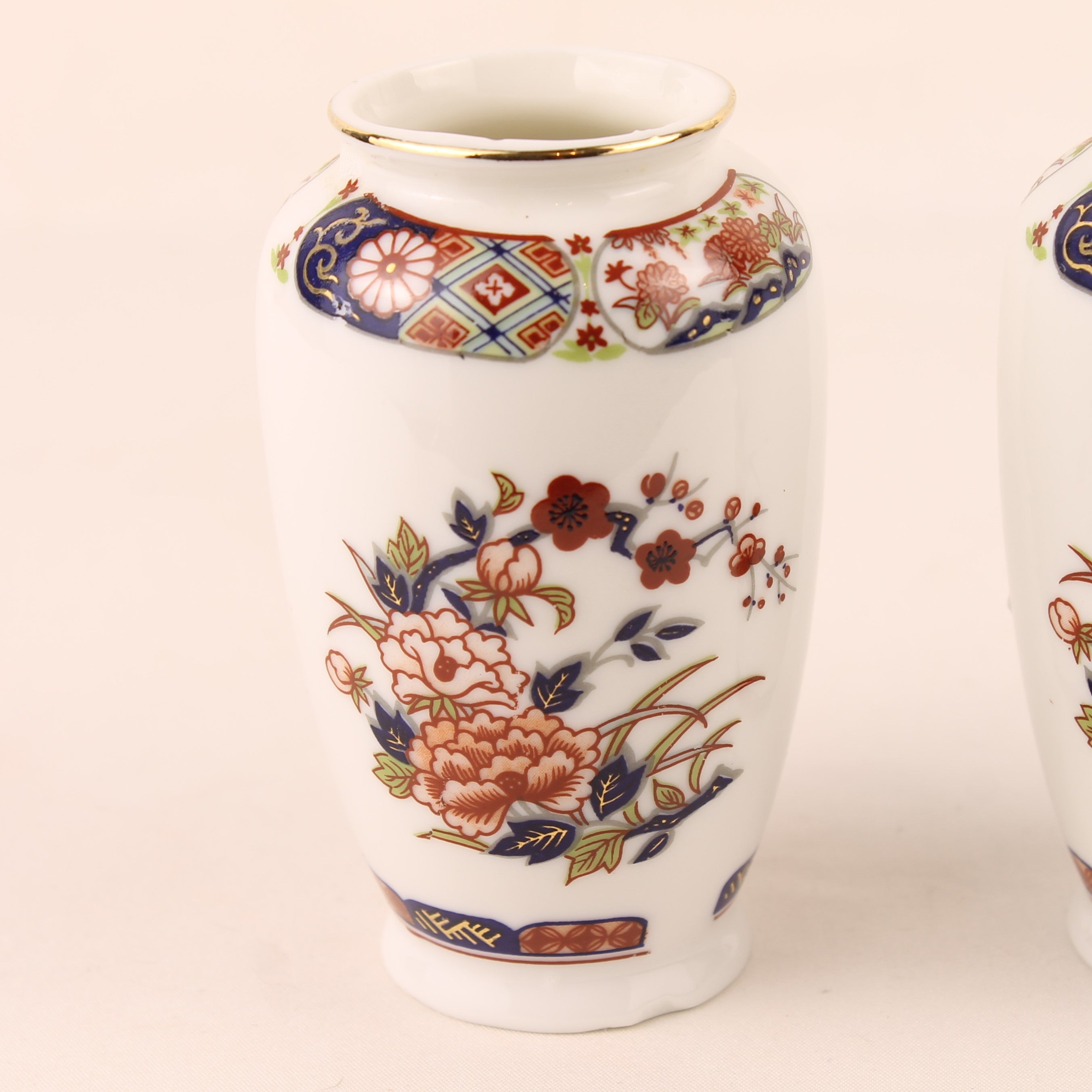 Imari Stijl Vaasjes (2) – Vintage Porselein met Bloemendecor