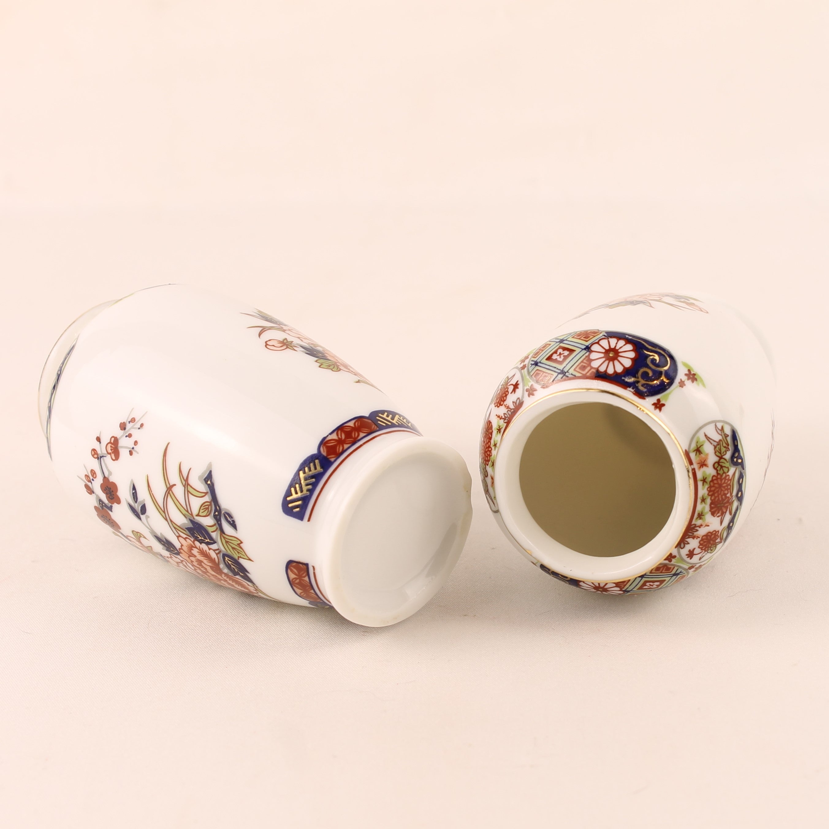 Imari Stijl Vaasjes (2) – Vintage Porselein met Bloemendecor