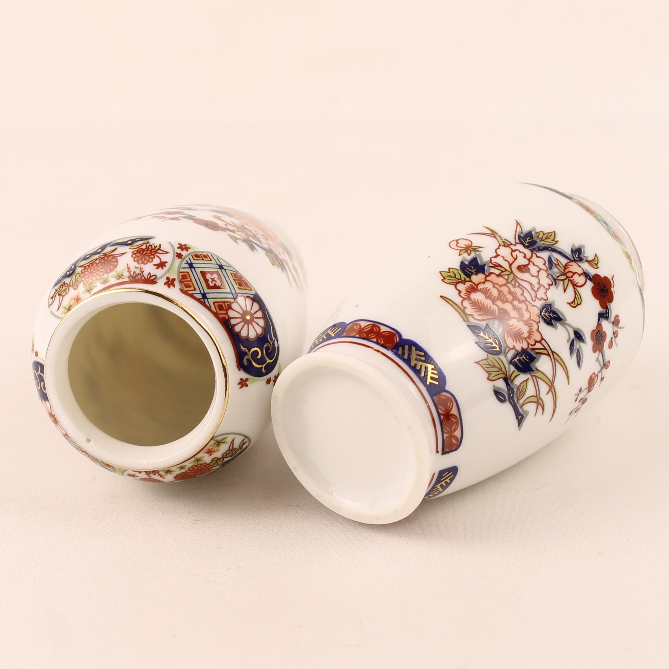 Imari Stijl Vaasjes (2) – Vintage Porselein met Bloemendecor