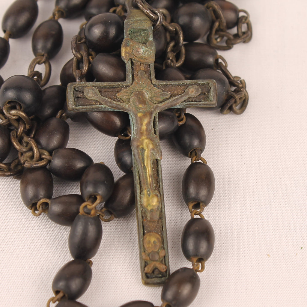 Houten Rozenkrans met Groot Kruis en Memento Mori Detail
