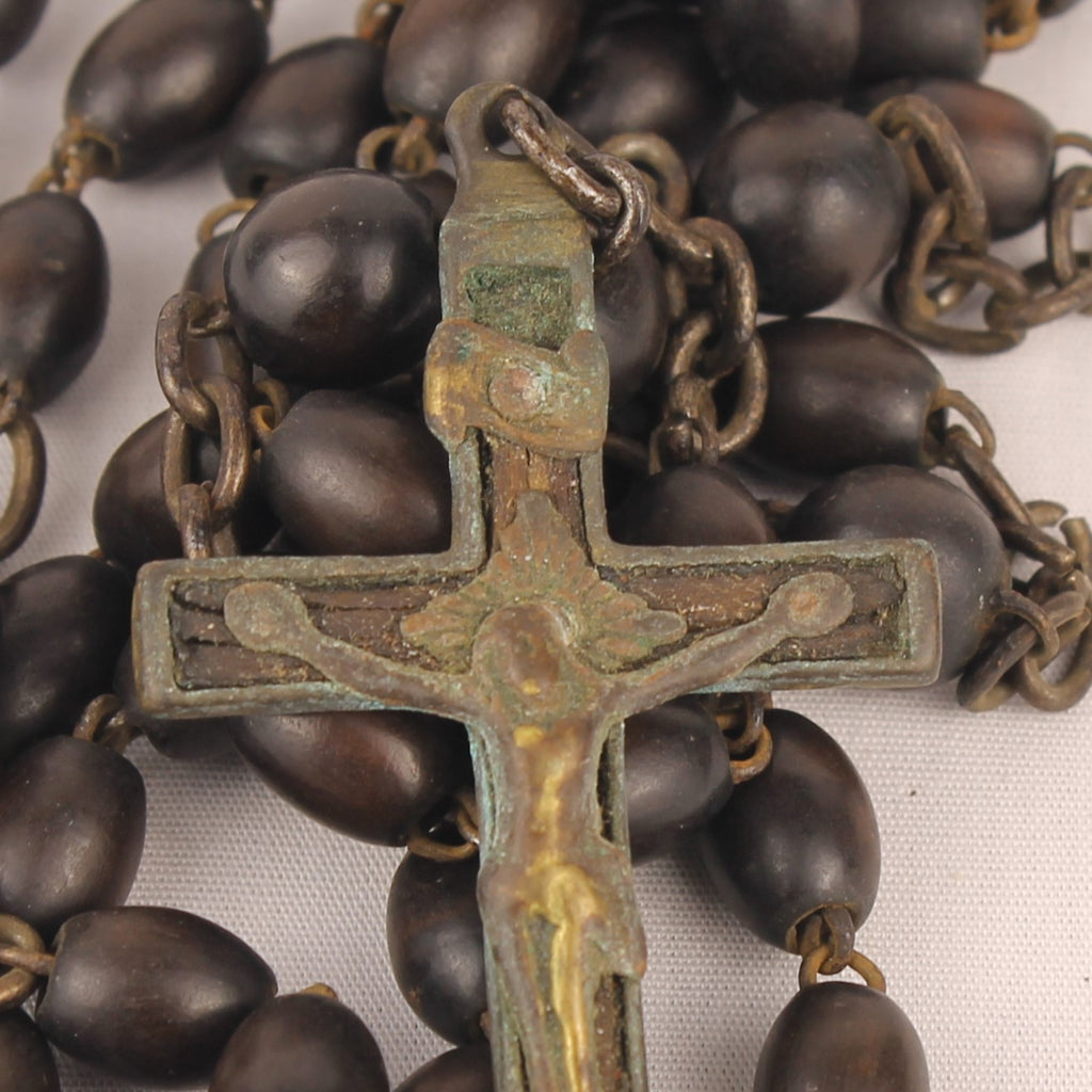 Houten Rozenkrans met Groot Kruis en Memento Mori Detail