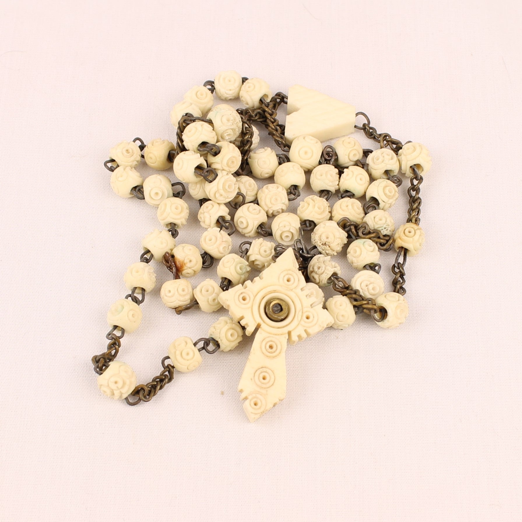 Rozenkrans met Ivoorlook Kralen en Gedecoreerd Kruis