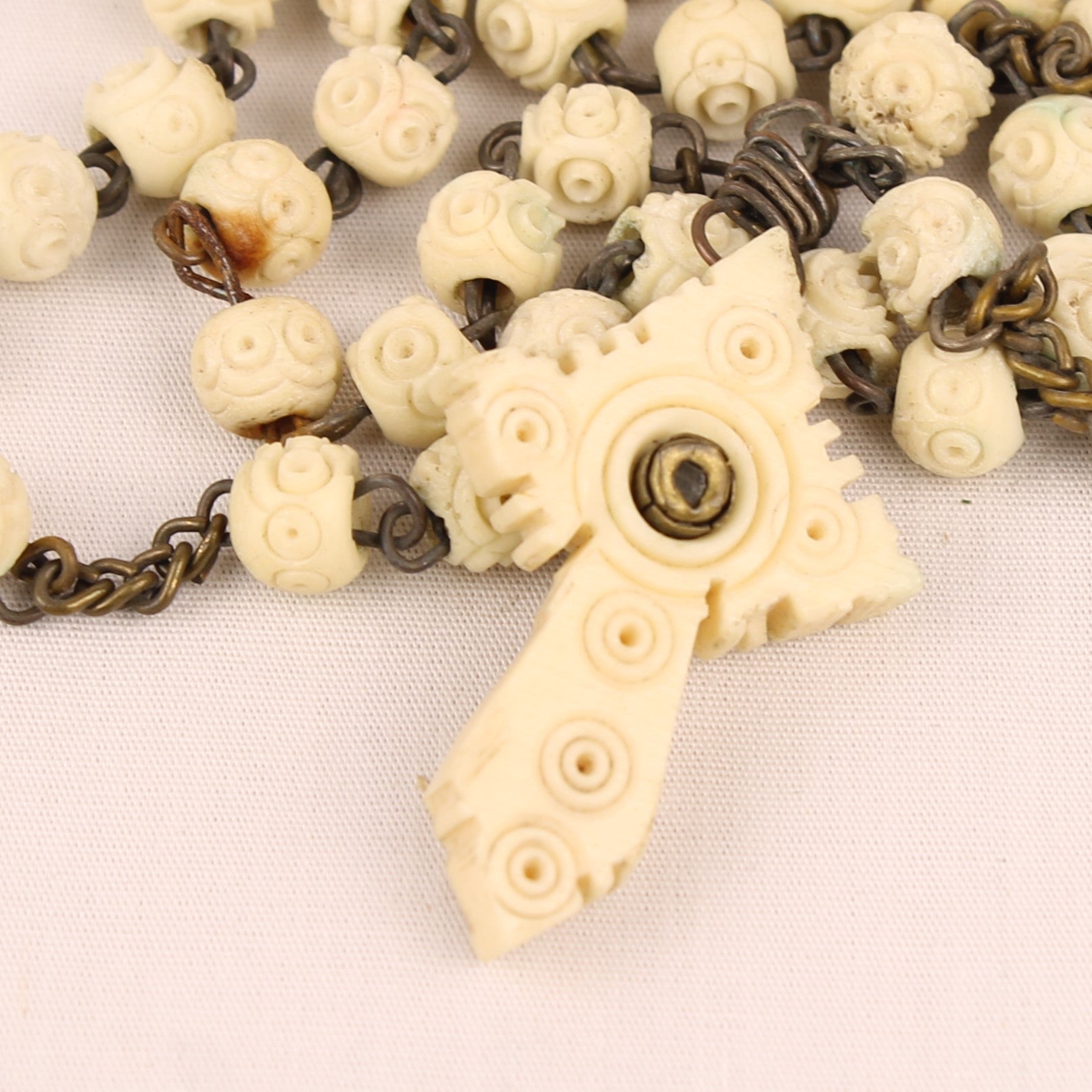 Rozenkrans met Ivoorlook Kralen en Gedecoreerd Kruis