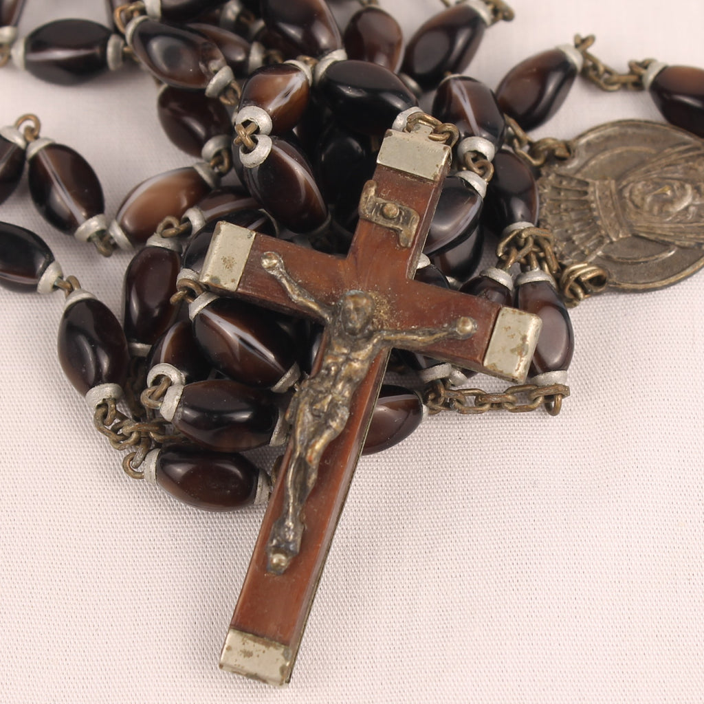Rozenkrans met Donkerbruine Glaskralen en Lourdes Medaillon ca. 1920-1940