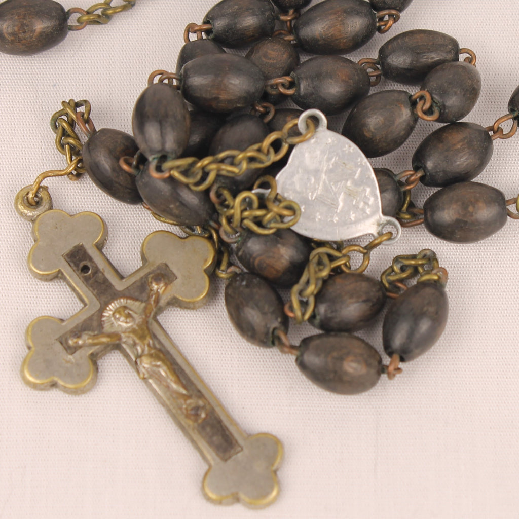Rozenkrans met Houten Kralen en Metalen Kruis met Inleg ca 1920–1950
