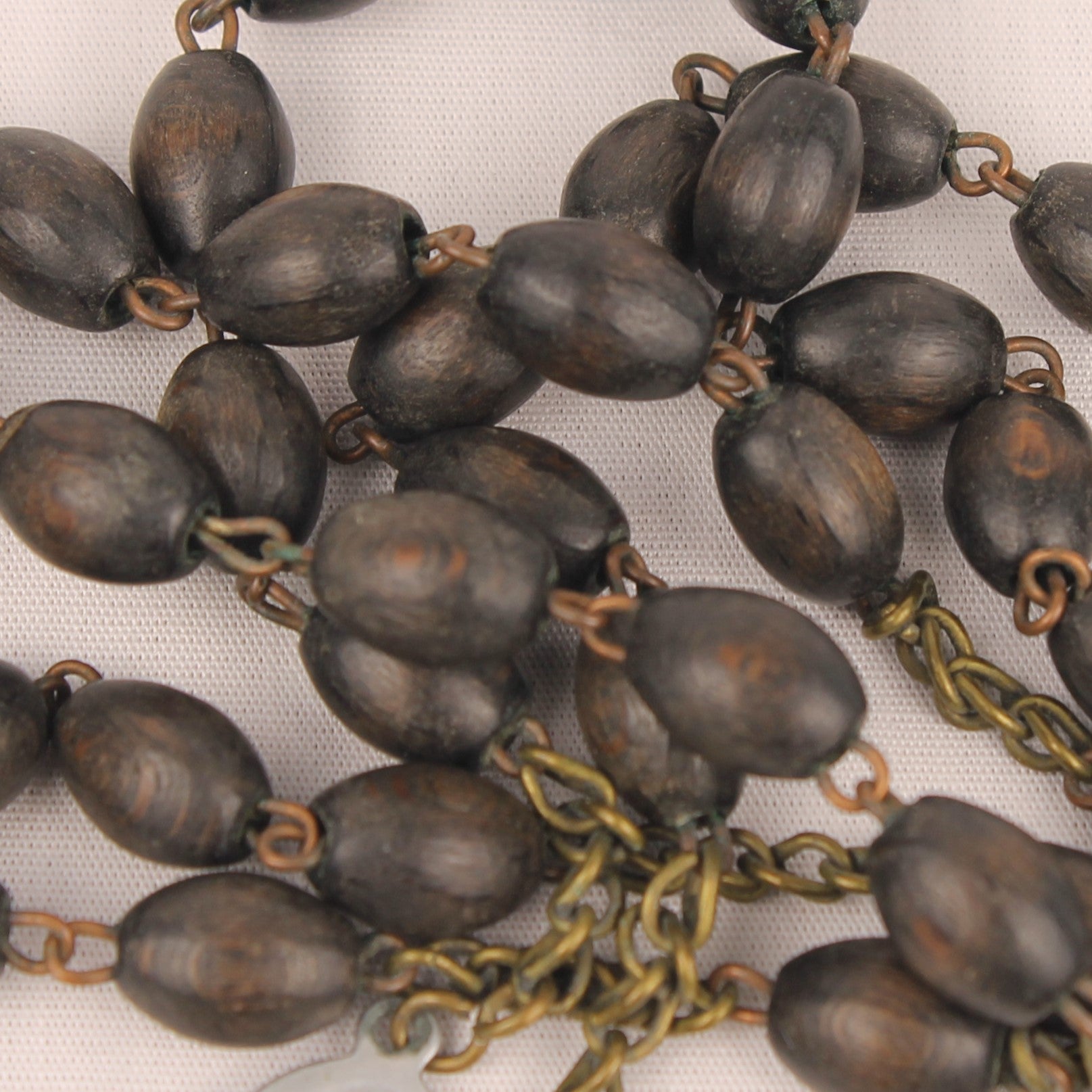 Rozenkrans met Houten Kralen en Metalen Kruis met Inleg ca 1920–1950