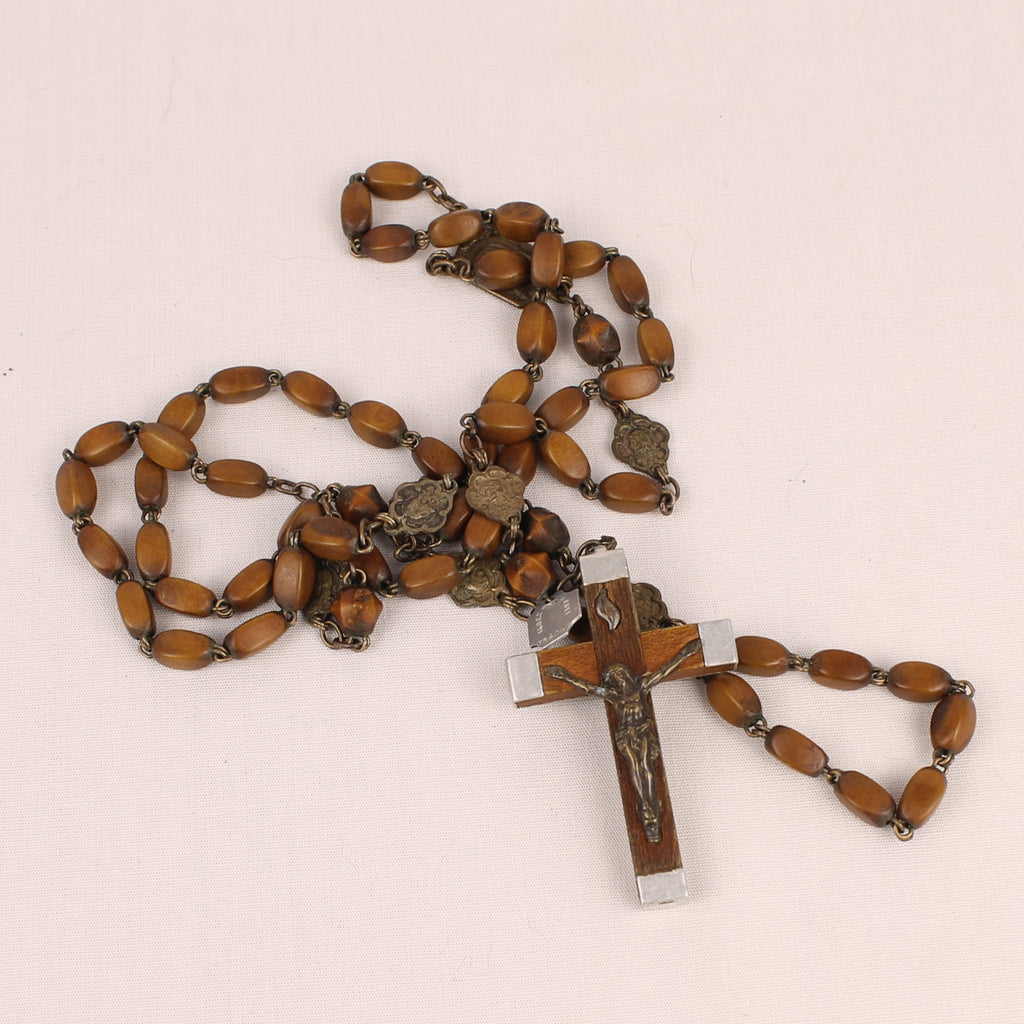 Franse Rozenkrans met Houten Kralen en Kruis met Metalen Omlijsting ca 1940–1960