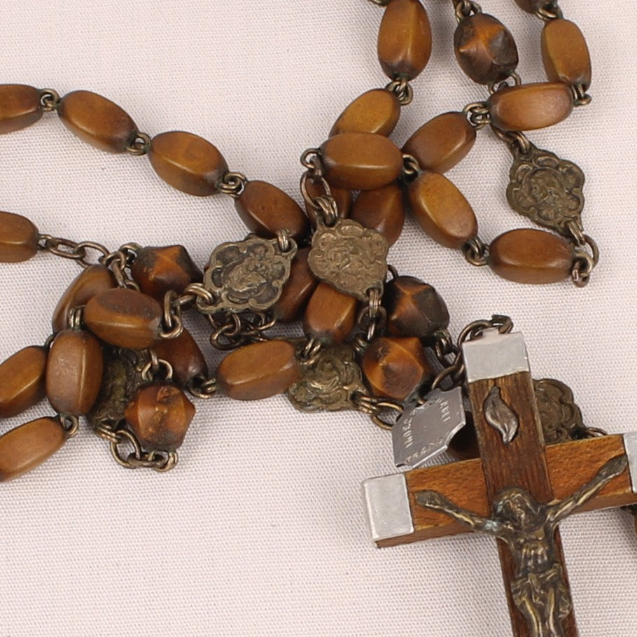 Franse Rozenkrans met Houten Kralen en Kruis met Metalen Omlijsting ca 1940–1960