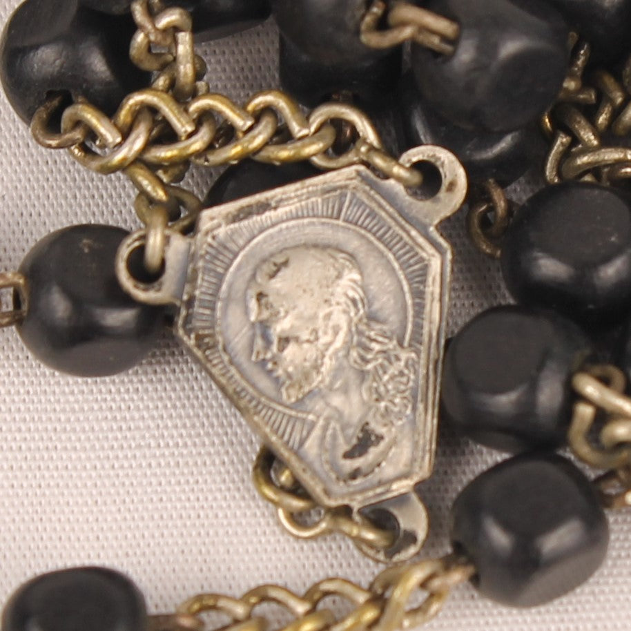 Franse Vintage Rozenkrans met Houten Kralen en Heiligenmedaille ca 1930–1960