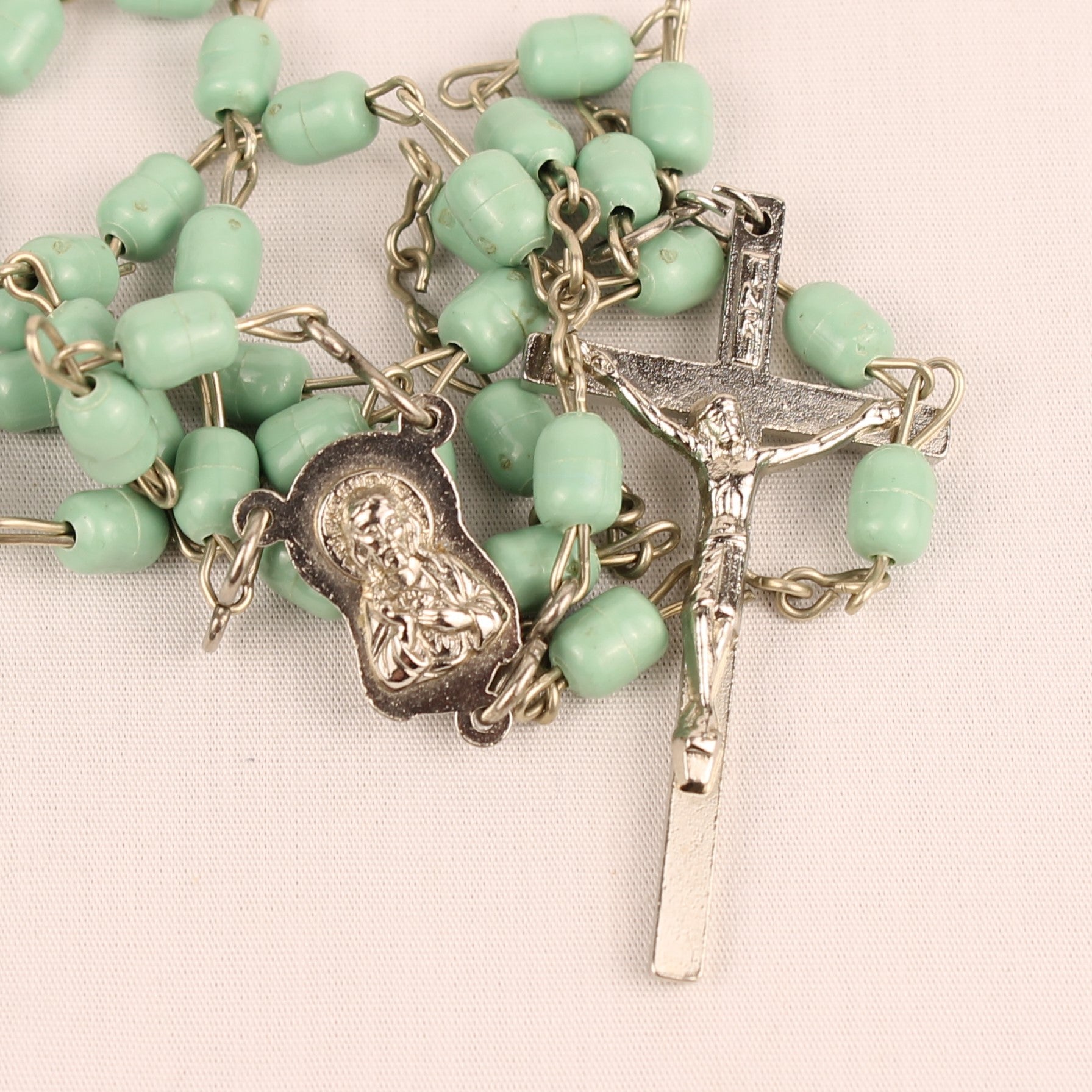 Italiaanse rozenkrans met mintgroene kralen en crucifix