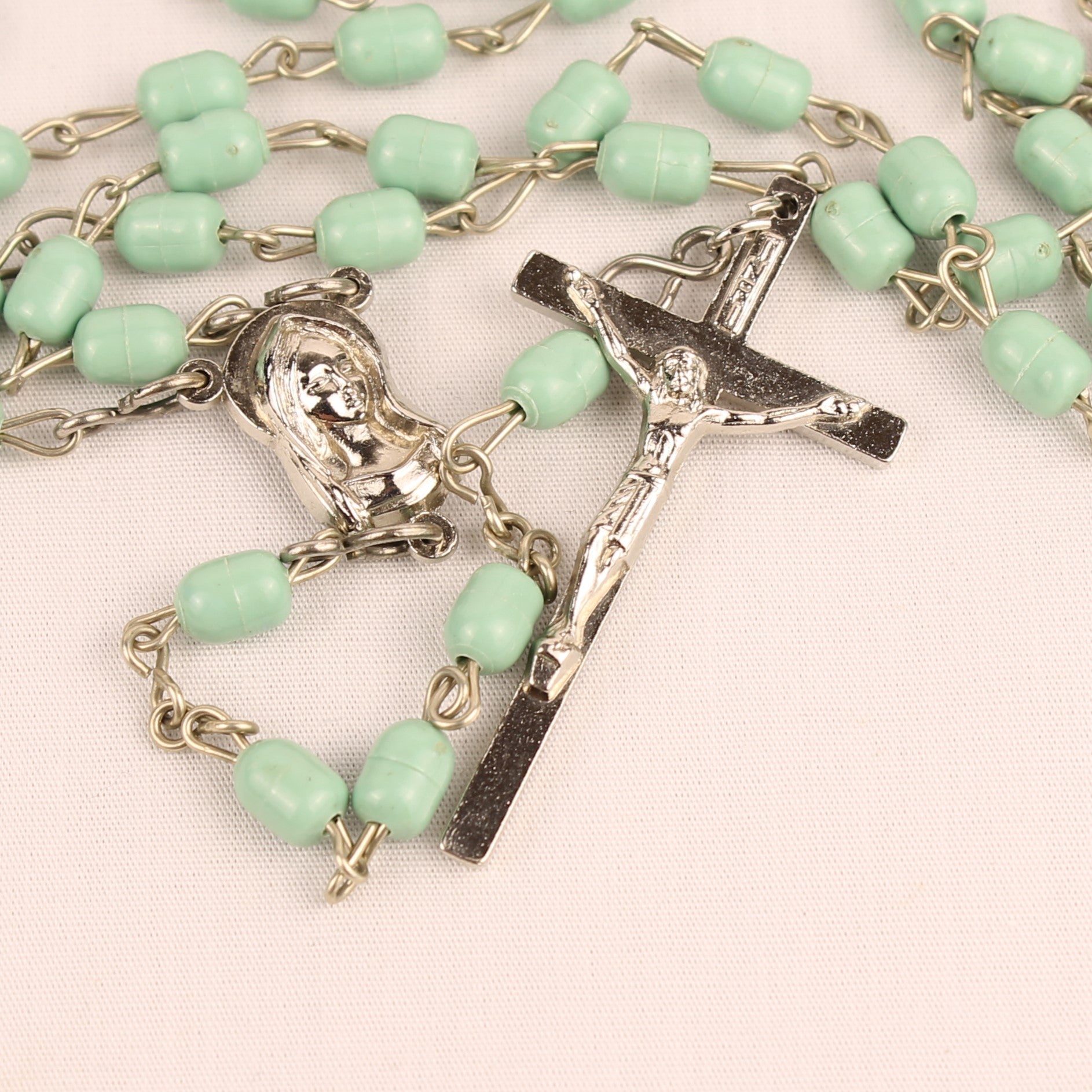 Italiaanse rozenkrans met mintgroene kralen en crucifix
