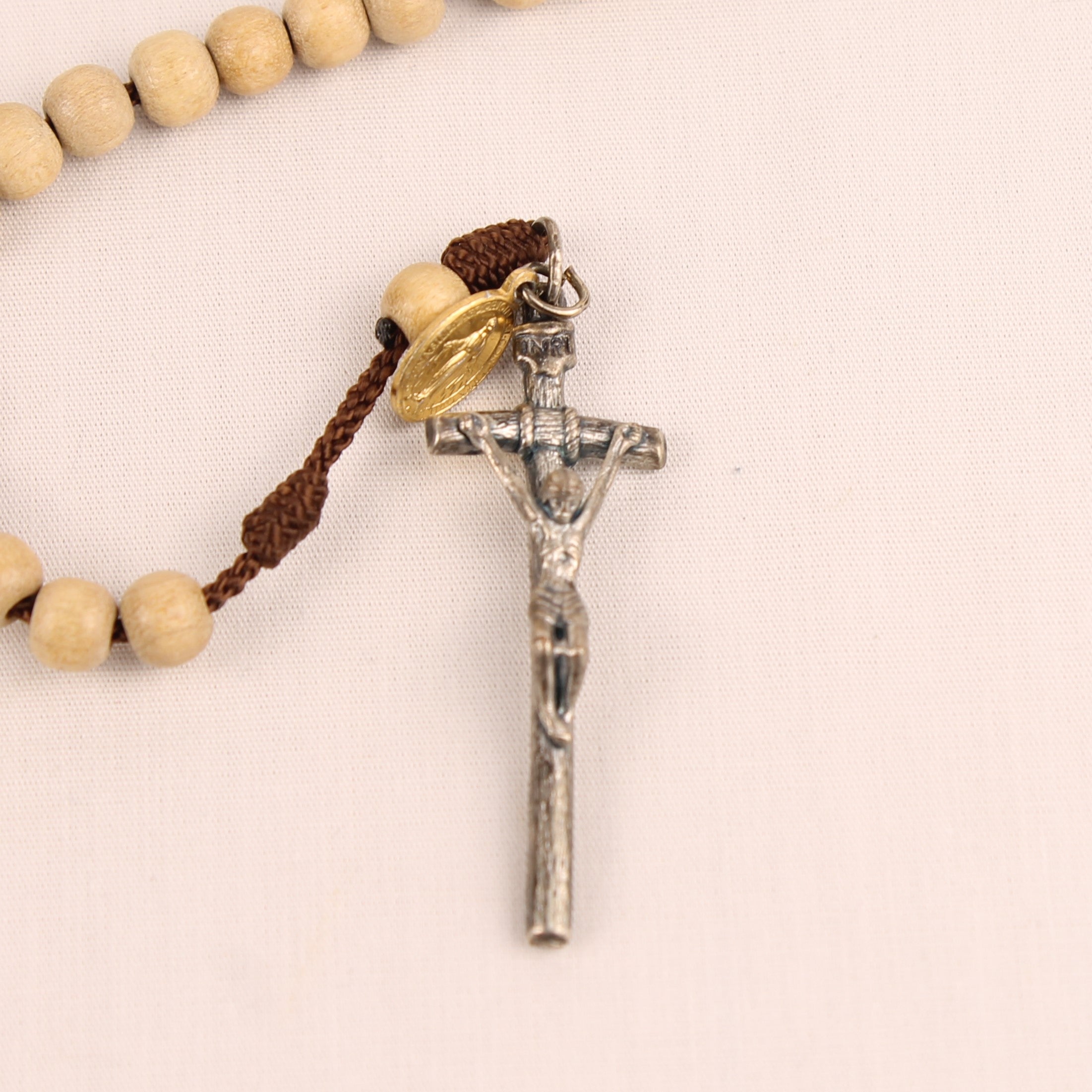Houten rozenkrans met miraculeuze medaille en crucifix