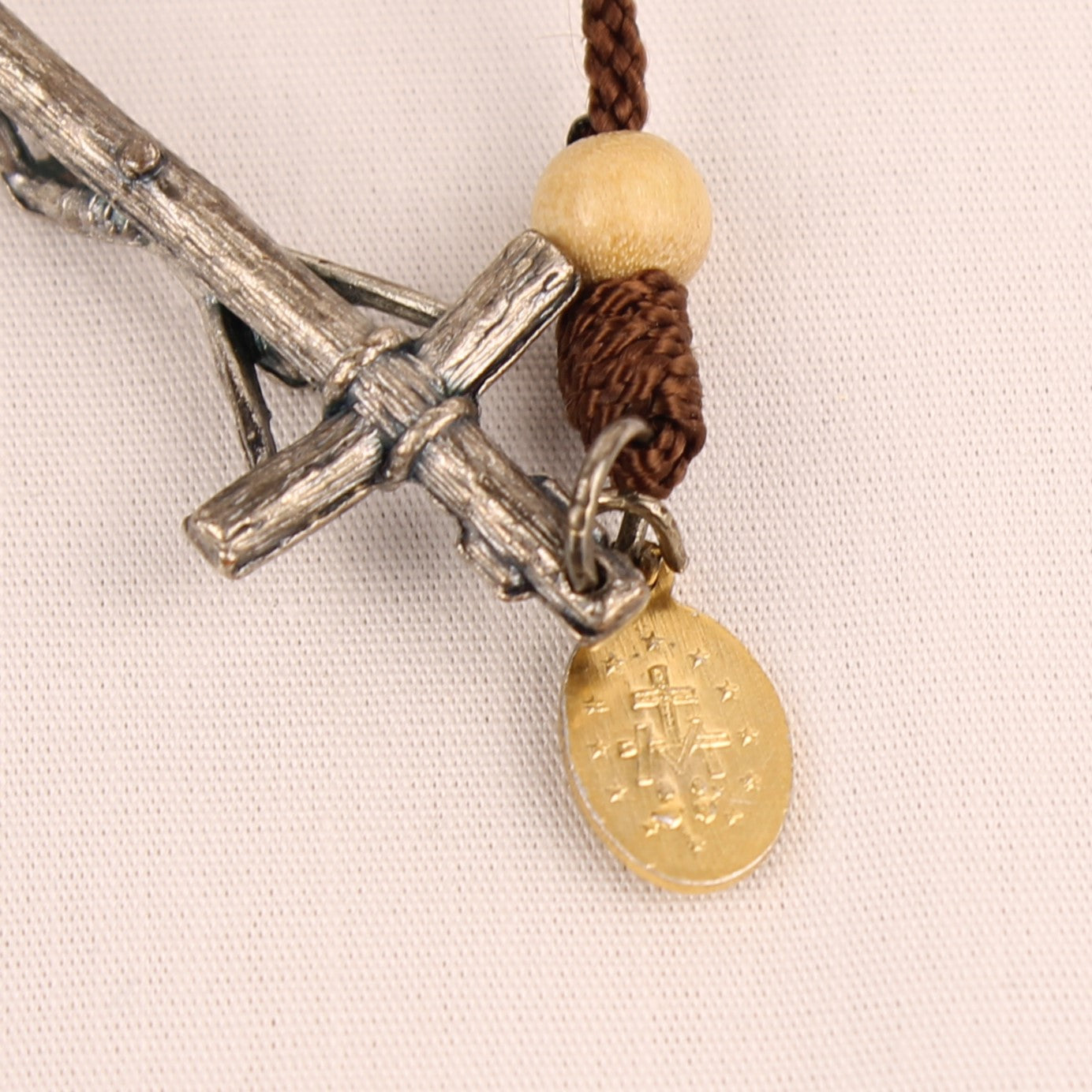 Houten rozenkrans met miraculeuze medaille en crucifix