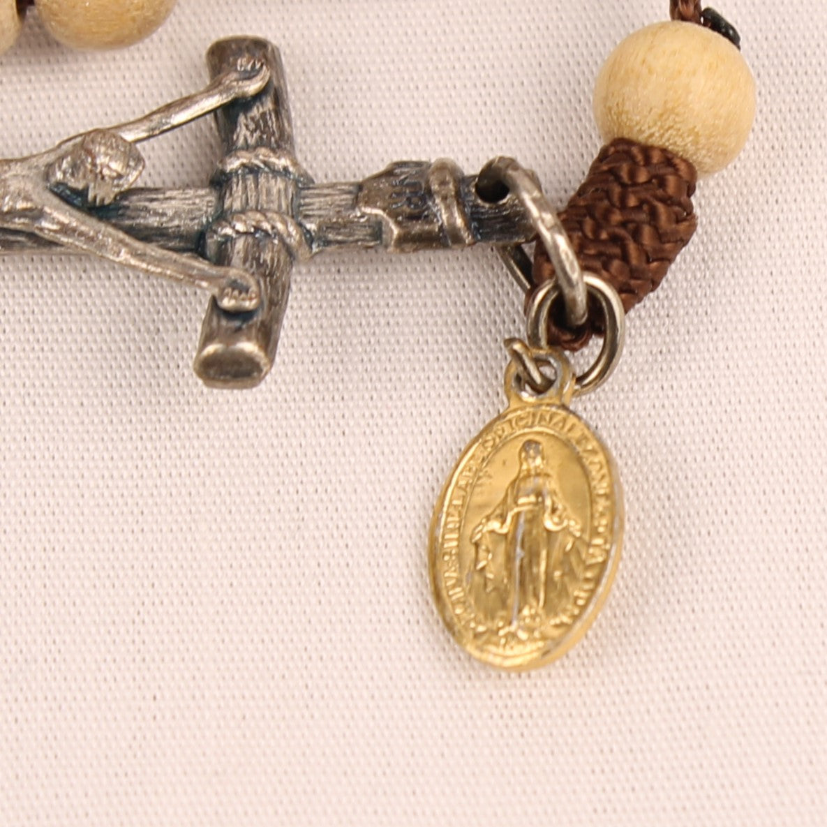 Houten rozenkrans met miraculeuze medaille en crucifix