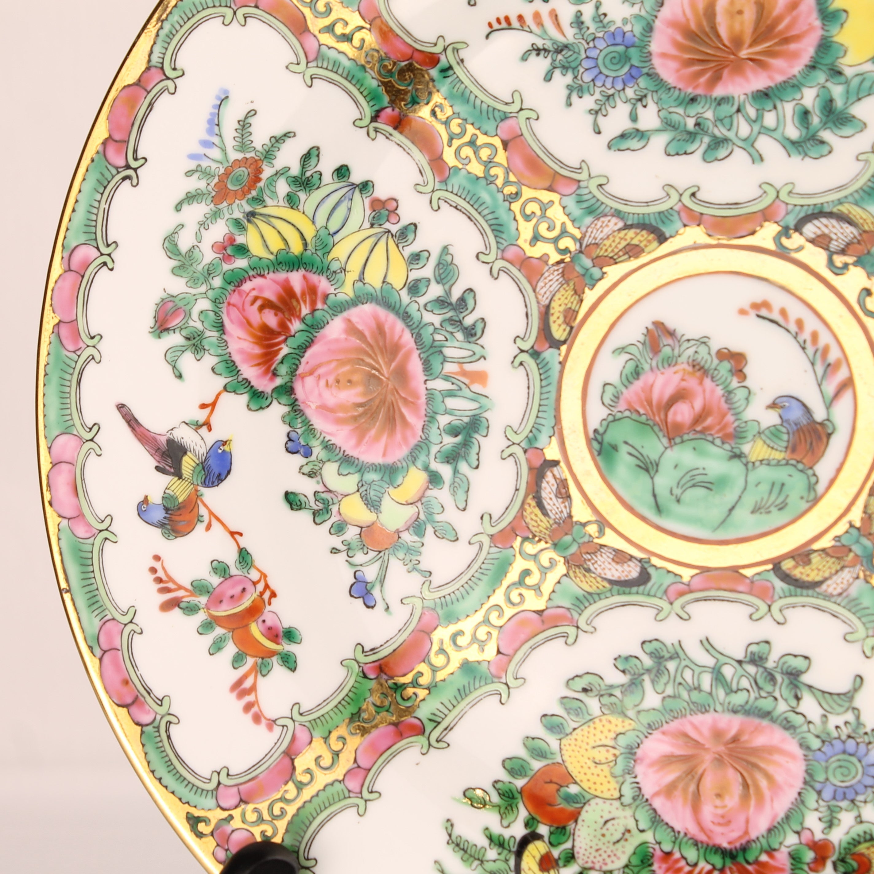 Chinees Famille Rose Bord – Rose Canton Stijl – Bloemen & Vlinders – Ø25,5 cm