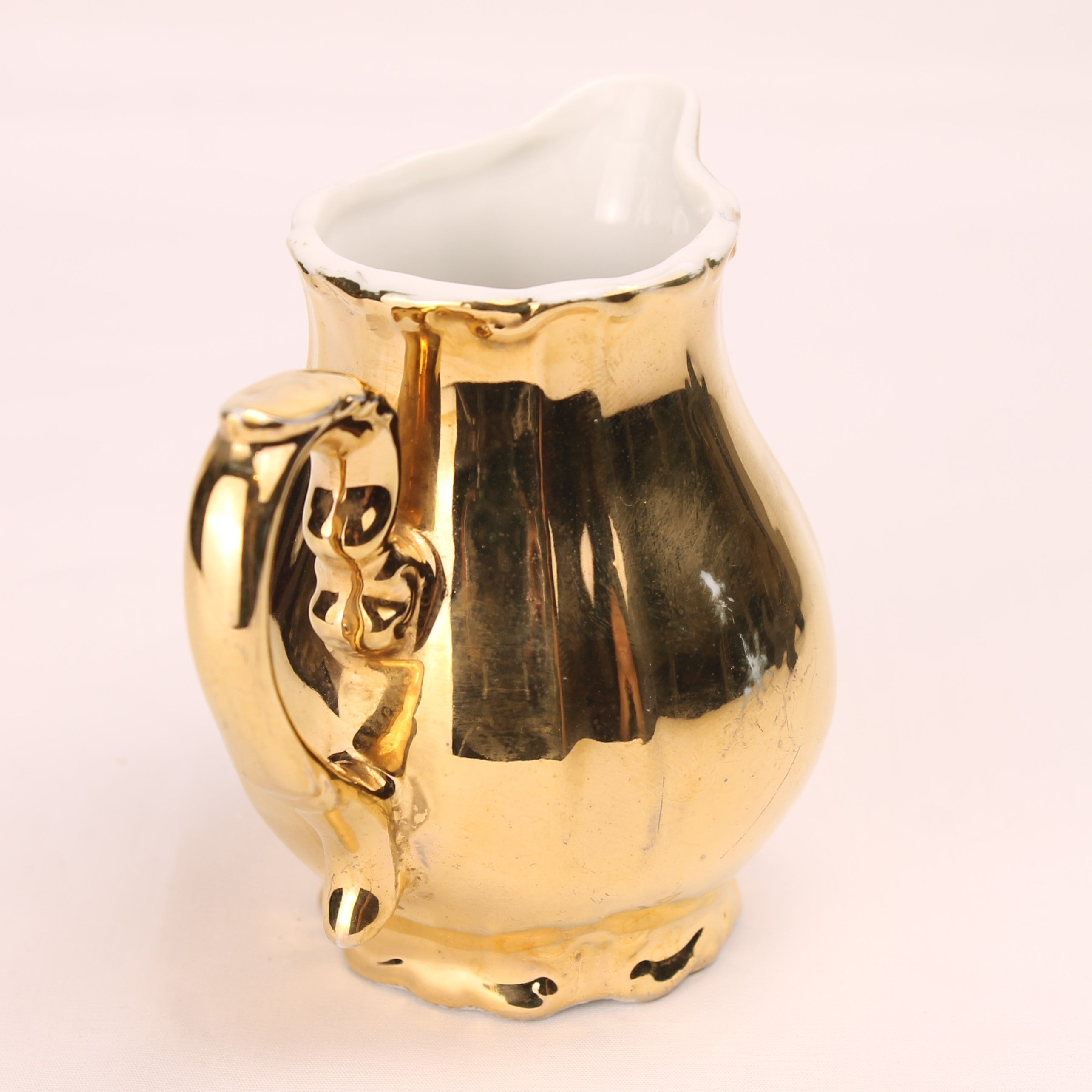 Porseleinen Roomkannetje met Goudluster en Romantische Scène 7,5 cm
