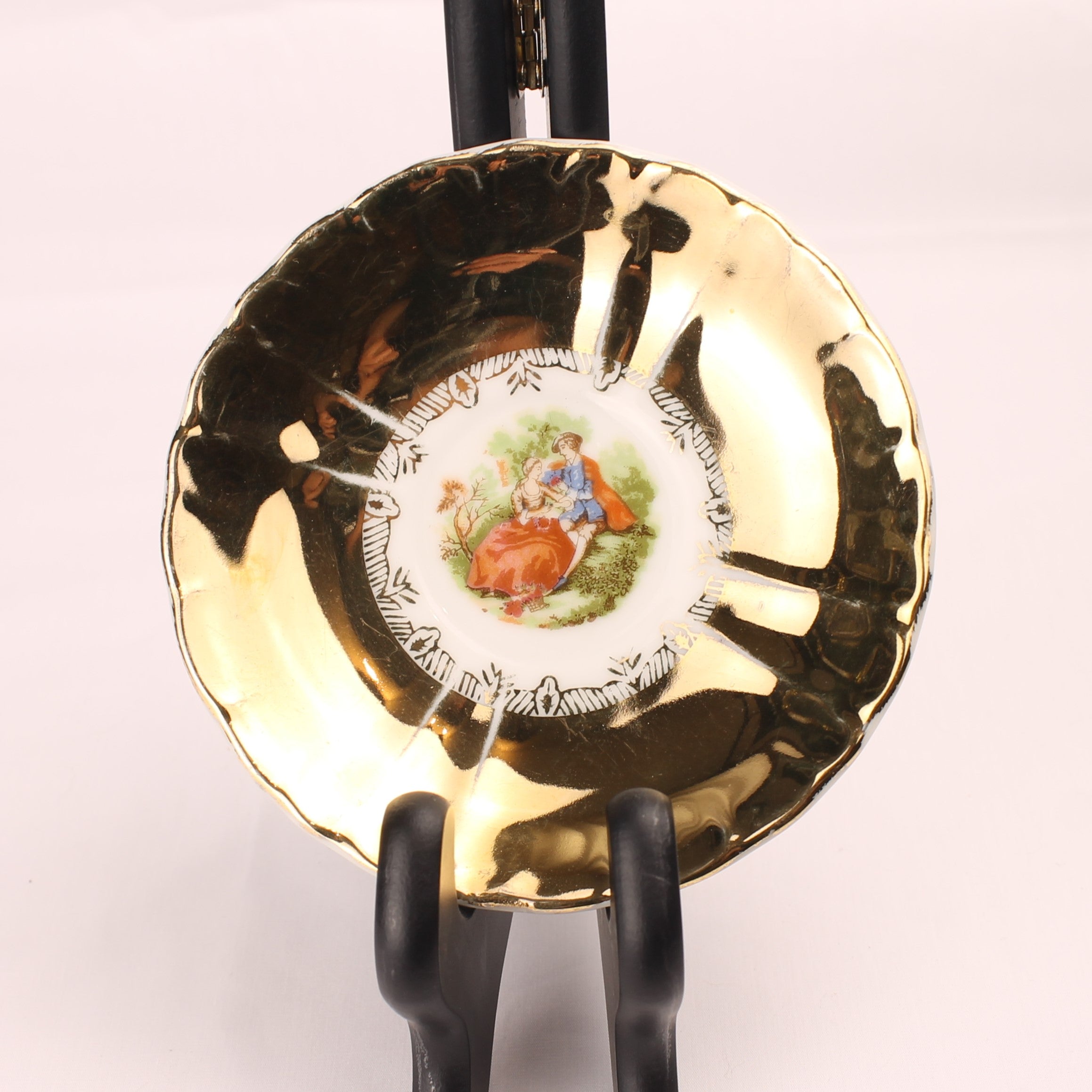 Porseleinen Schaaltje met Goudluster en Romantische Scène Ø12 cm
