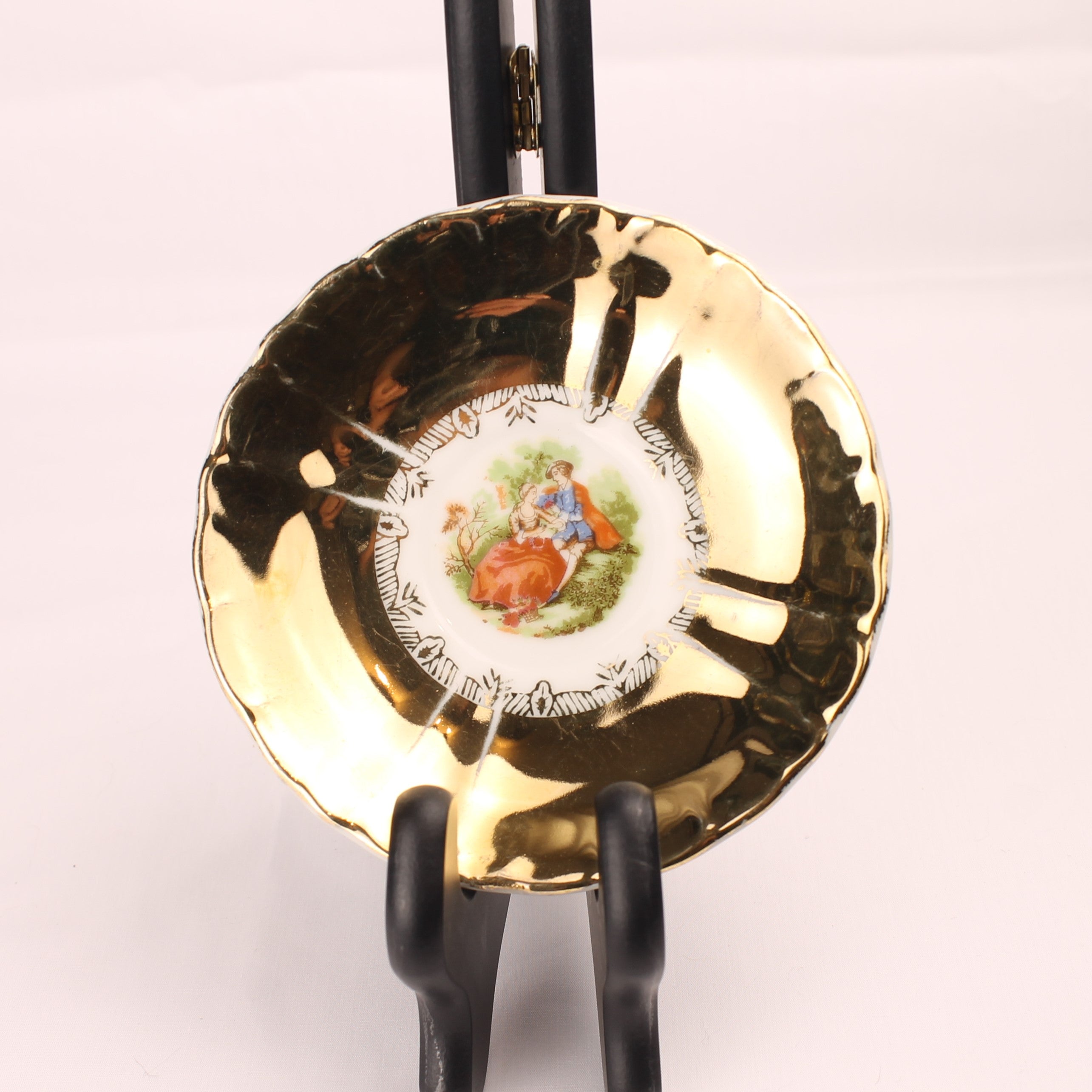 Porseleinen Schaaltje met Goudluster en Romantische Scène Ø12 cm