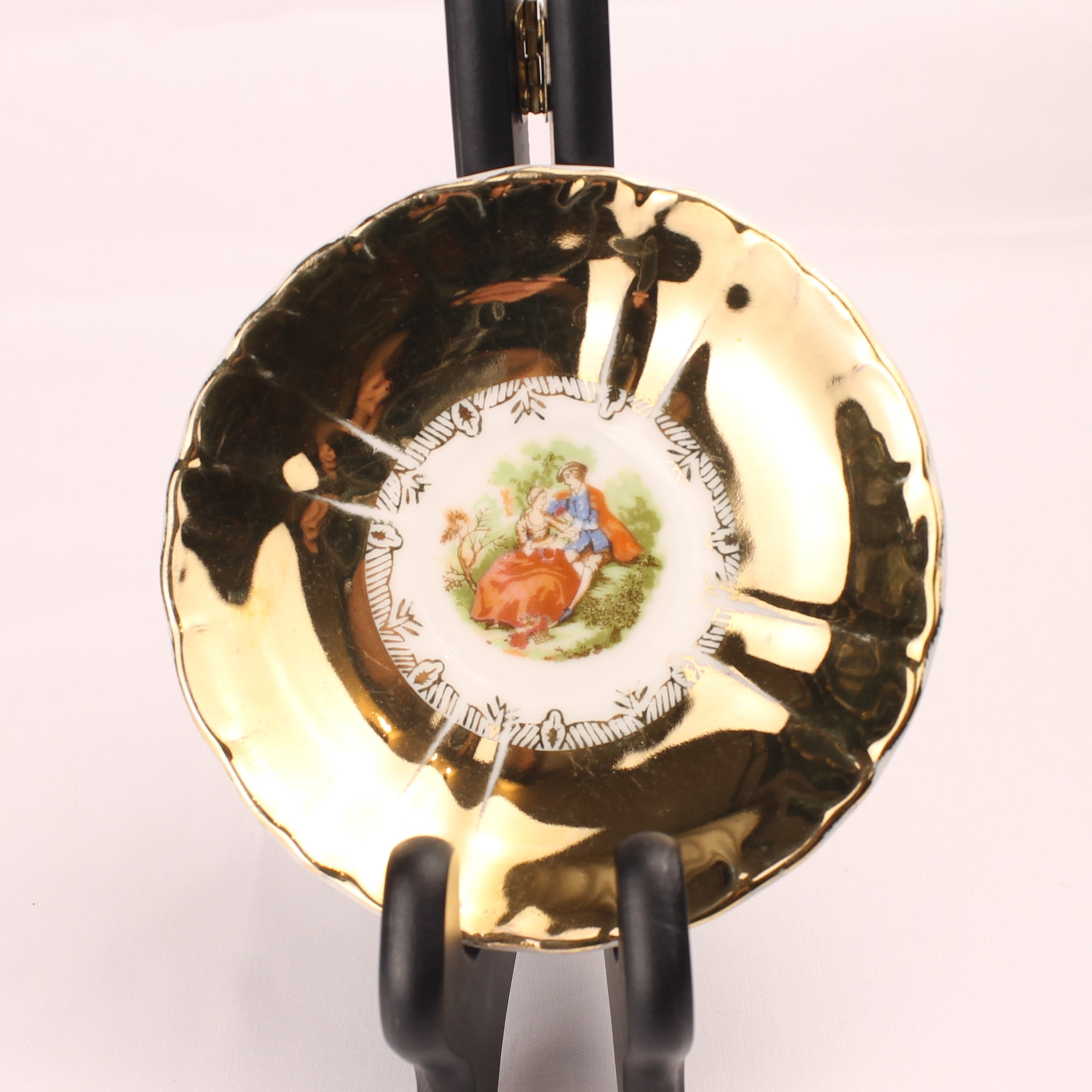 Porseleinen Schaaltje met Goudluster en Romantische Scène Ø12 cm