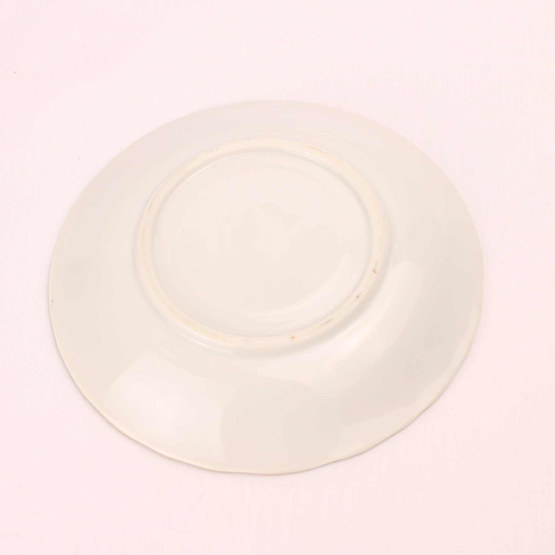 Porseleinen Schaaltje met Goudluster en Romantische Scène Ø12 cm