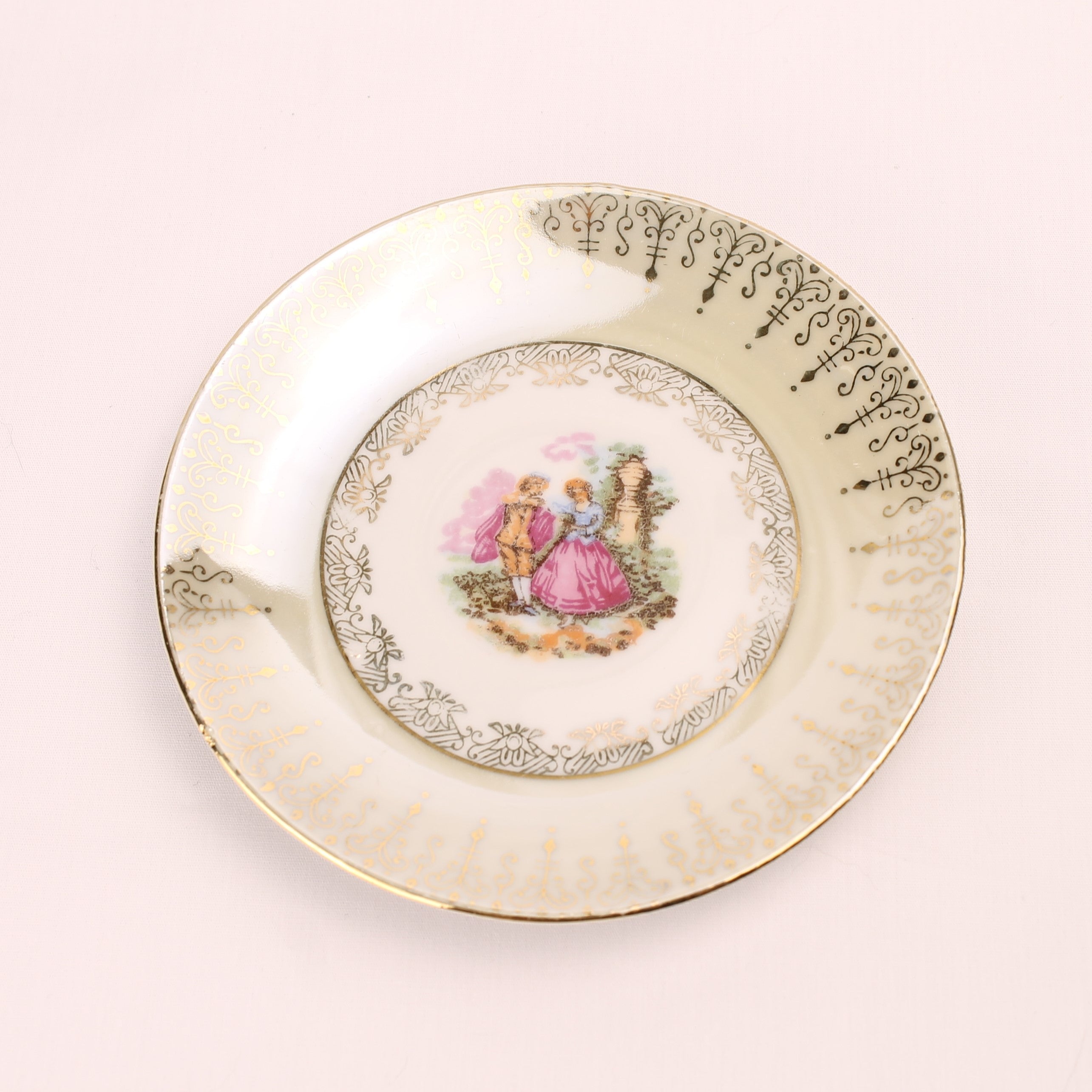 Porseleinen Schoteltje “Versailles” met Gouddecor en Romantische Scène Ø11,5 cm