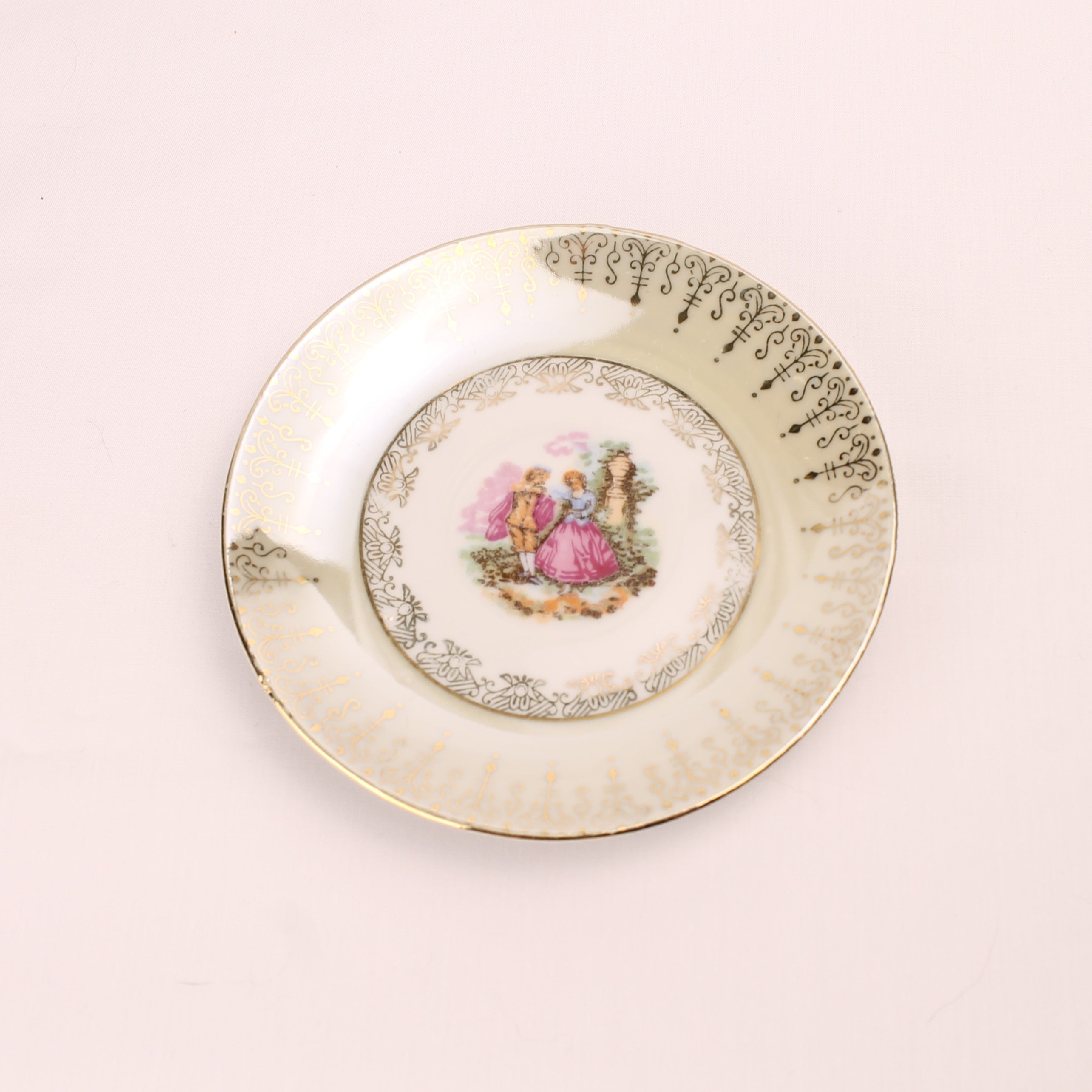 Porseleinen Schoteltje “Versailles” met Gouddecor en Romantische Scène Ø11,5 cm
