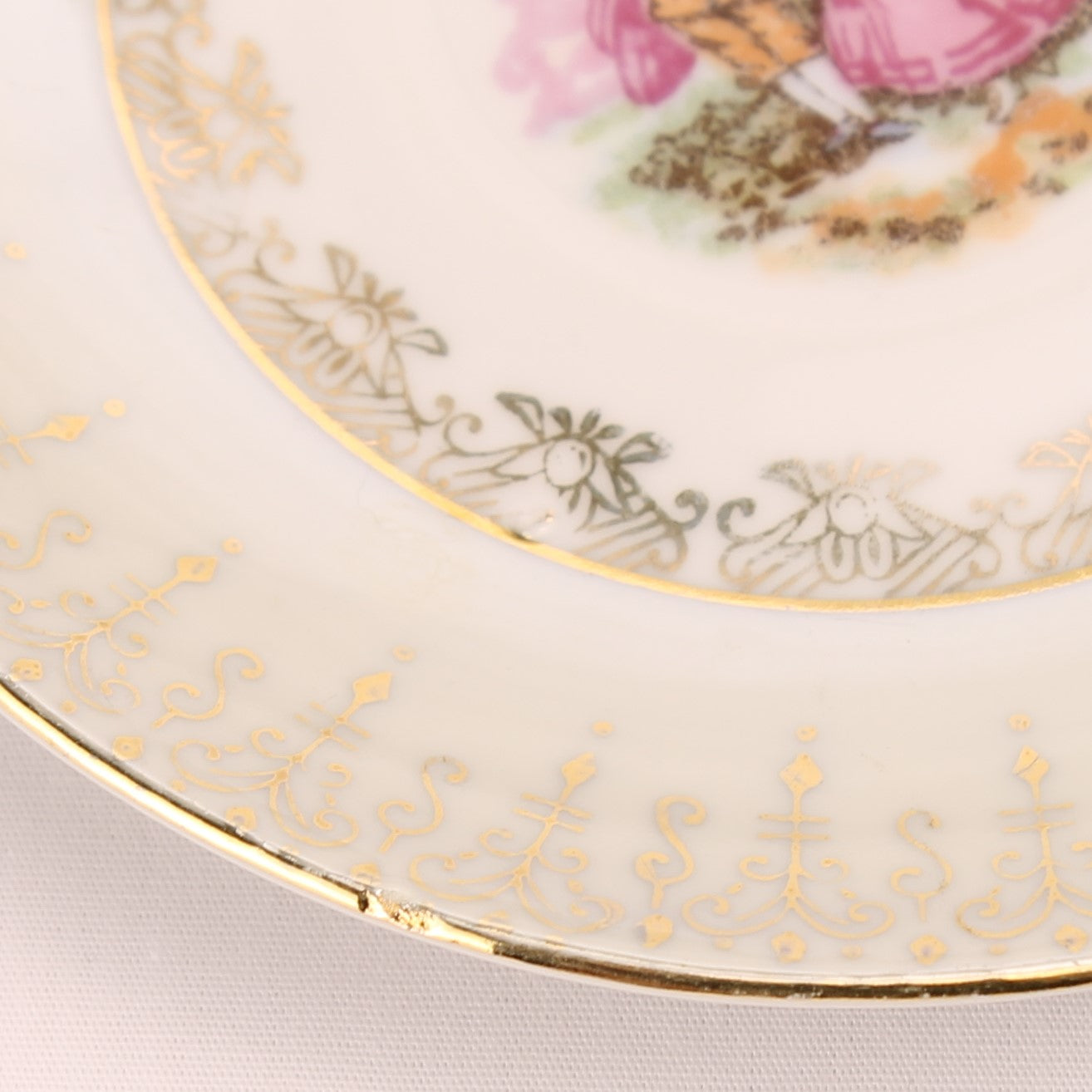 Porseleinen Schoteltje “Versailles” met Gouddecor en Romantische Scène Ø11,5 cm