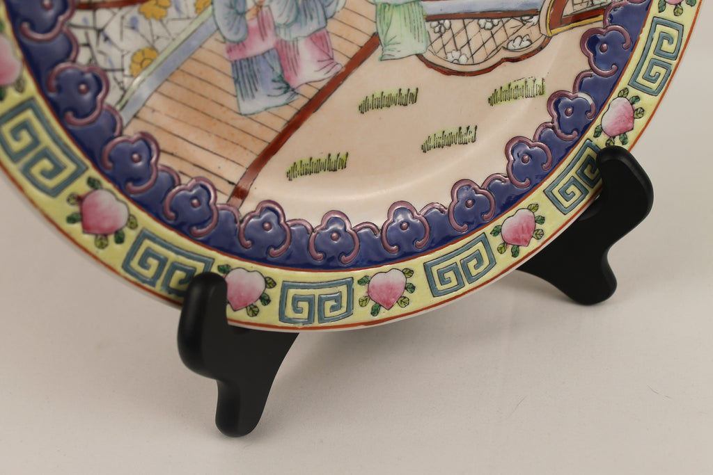 Assiette Murale en Porcelaine Chinoise – Peinte à la Main – Relief & Accents Dorés – Style Famille Rose