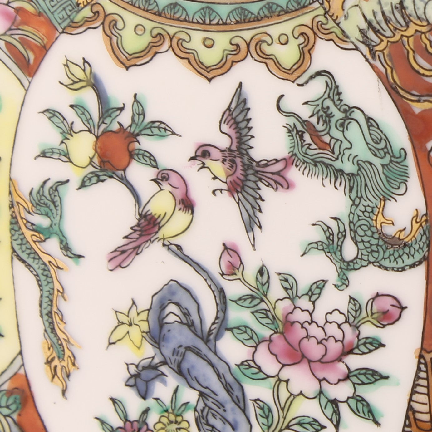Chinees Sierbord Rood met Draak en Symbolisch Decor 26 cm Vintage Porselein