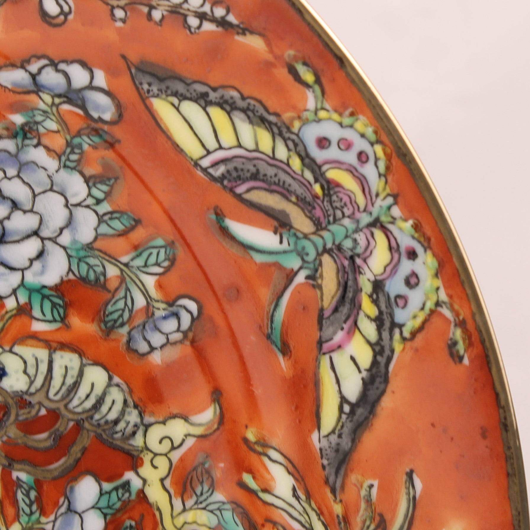 Chinees Sierbord Rood met Draak en Symbolisch Decor 26 cm Vintage Porselein