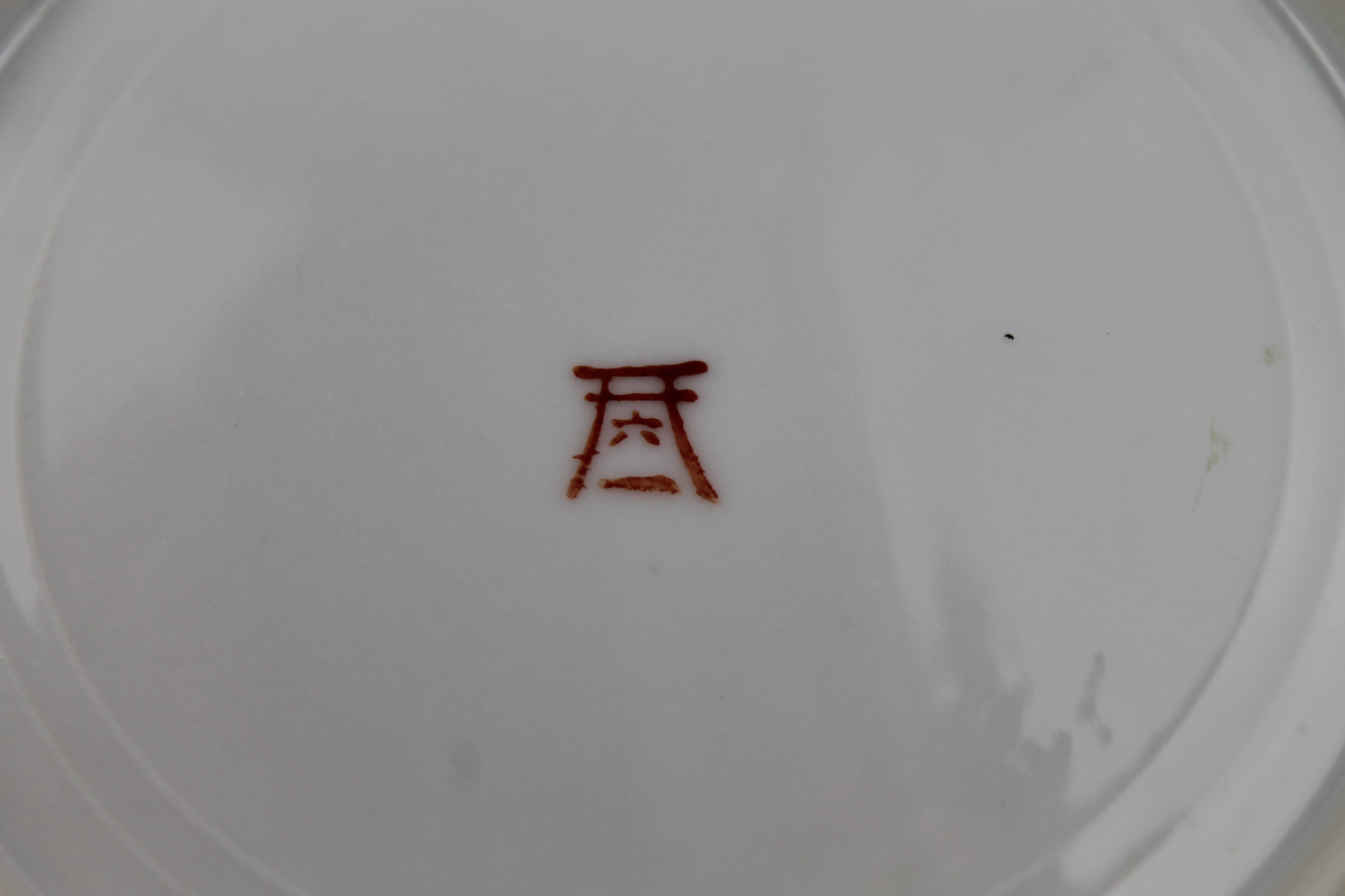 Japanese Satsuma Moriage Wall Plate – Hand-painted with Rich Gilding – ca. 1950-1970