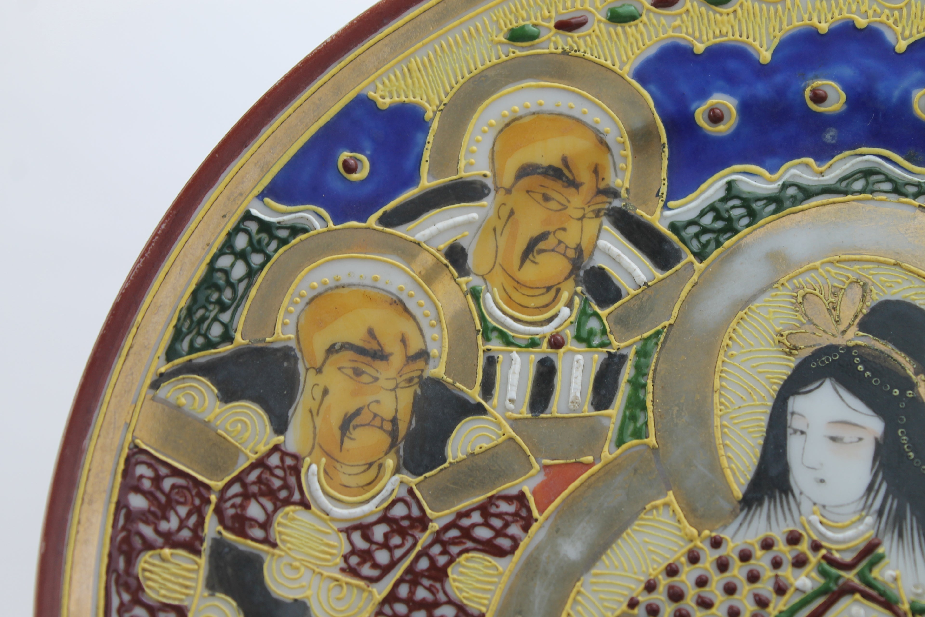 Japanese Satsuma Moriage Wall Plate – Hand-painted with Rich Gilding – ca. 1950-1970