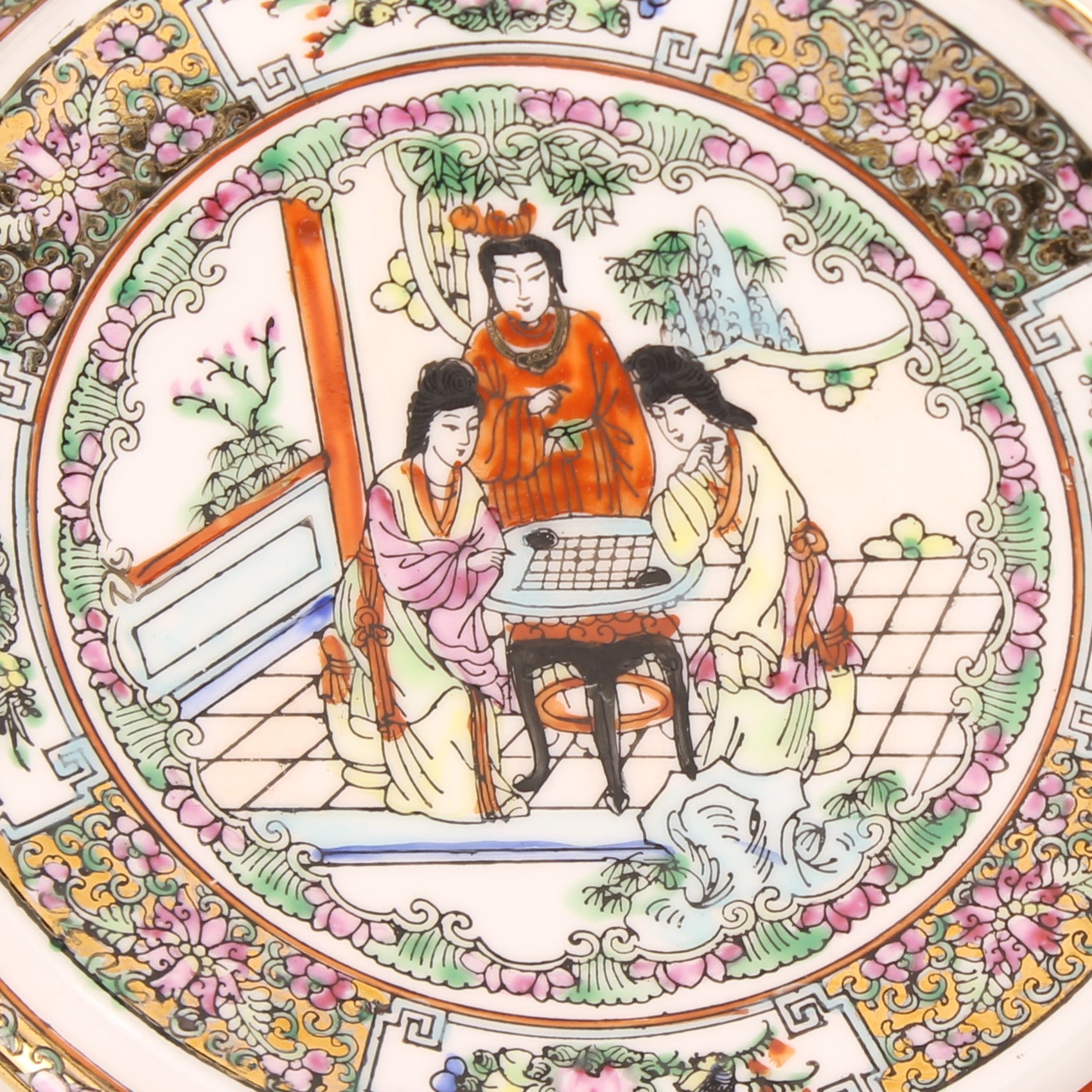 Chinees Porseleinen Schoteltje – Famille Rose met Rose Medallion Stijl
