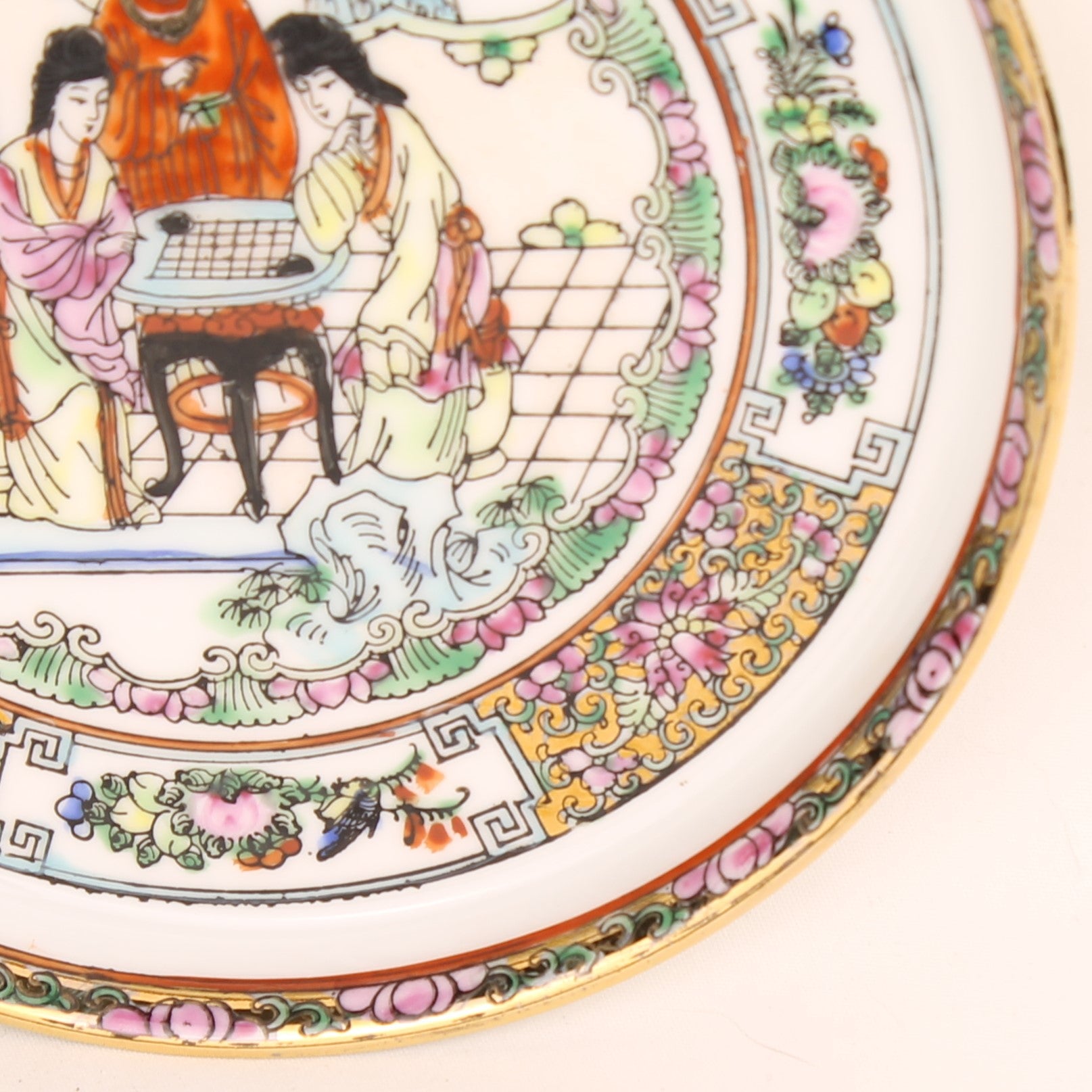 Chinees Porseleinen Schoteltje – Famille Rose met Rose Medallion Stijl