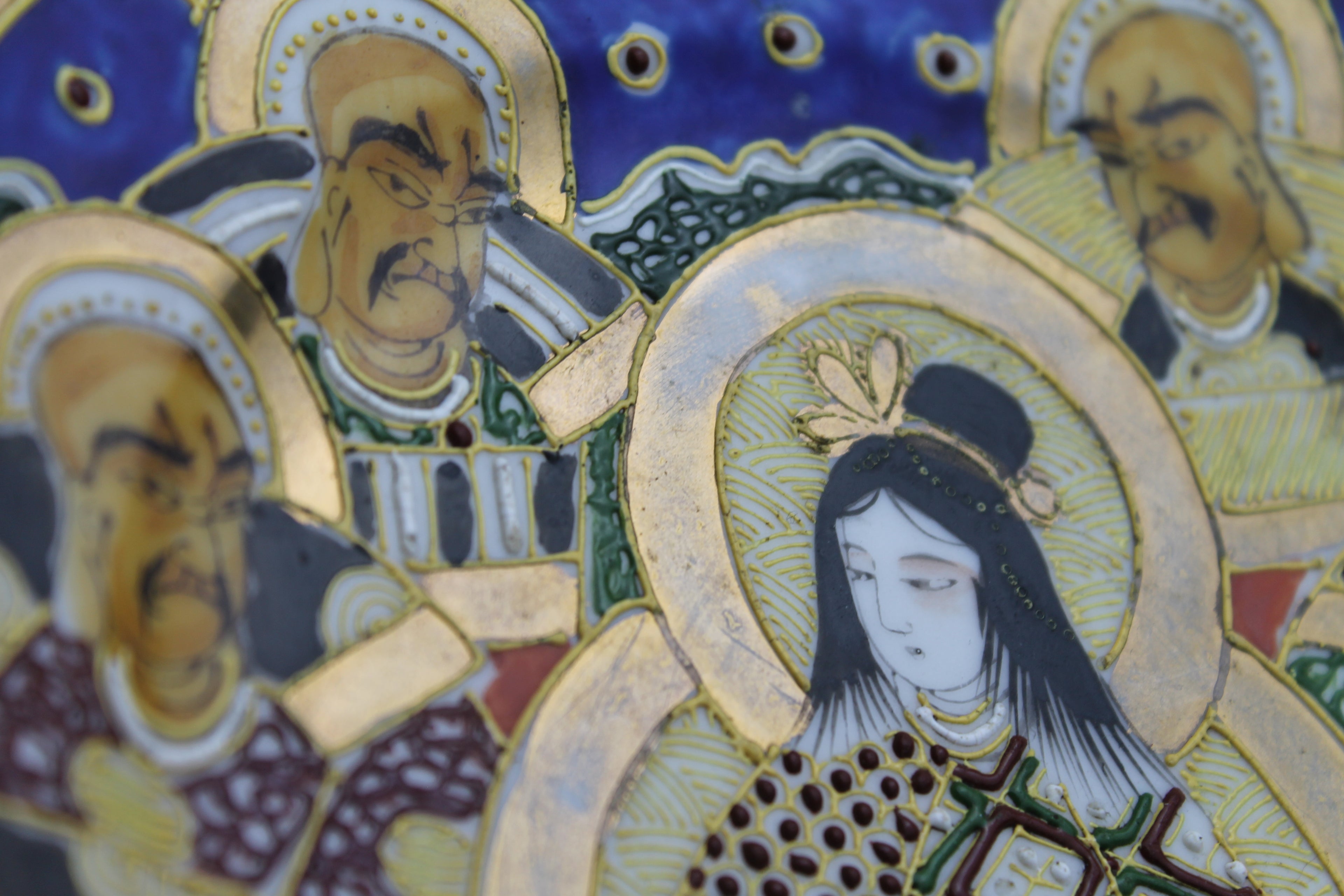 Japanese Satsuma Moriage Wall Plate – Hand-painted with Rich Gilding – ca. 1950-1970